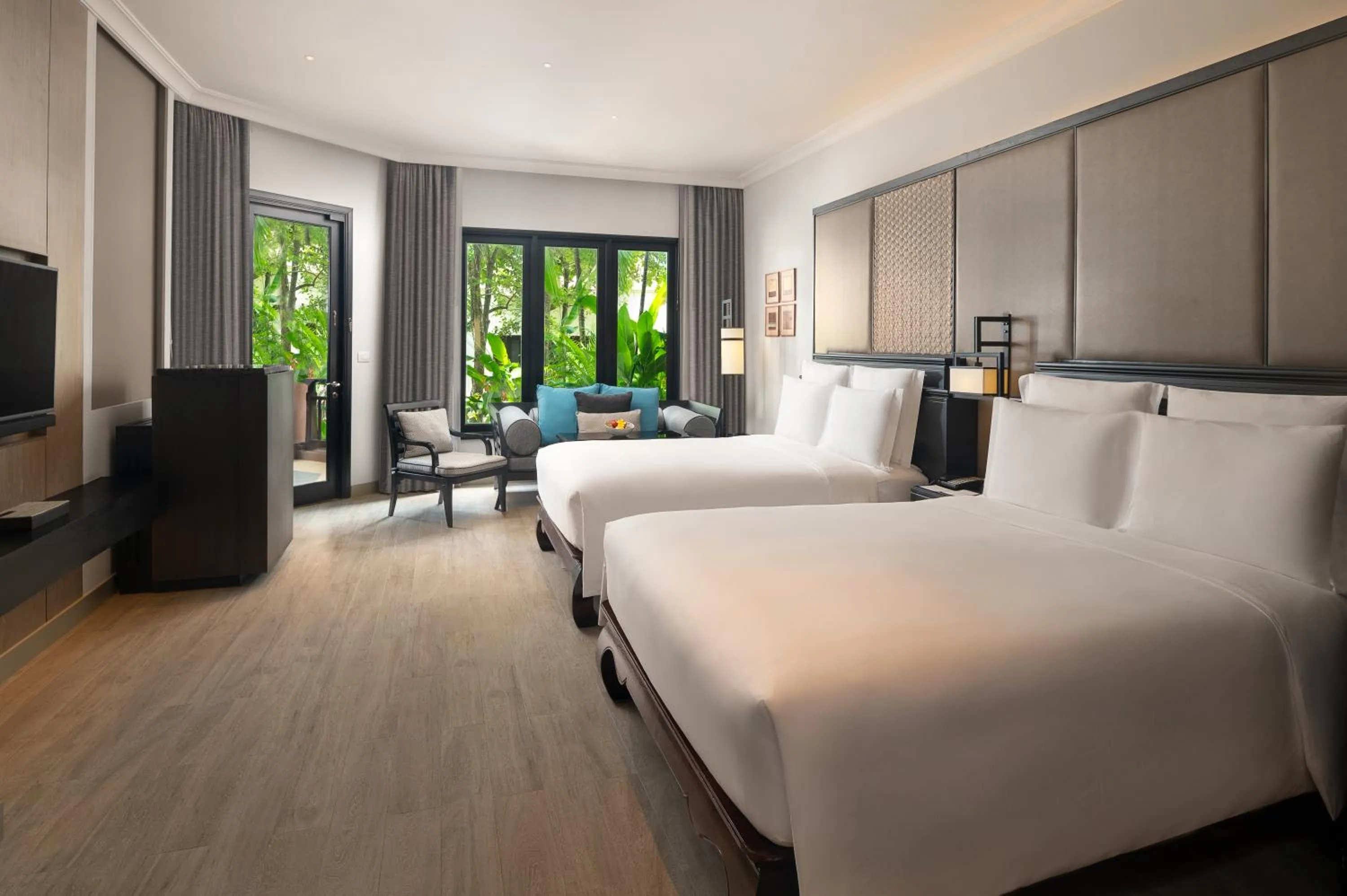 Junior Queen Suite with Garden View - Club Lounge Access in InterContinental Pattaya Resort by IHG