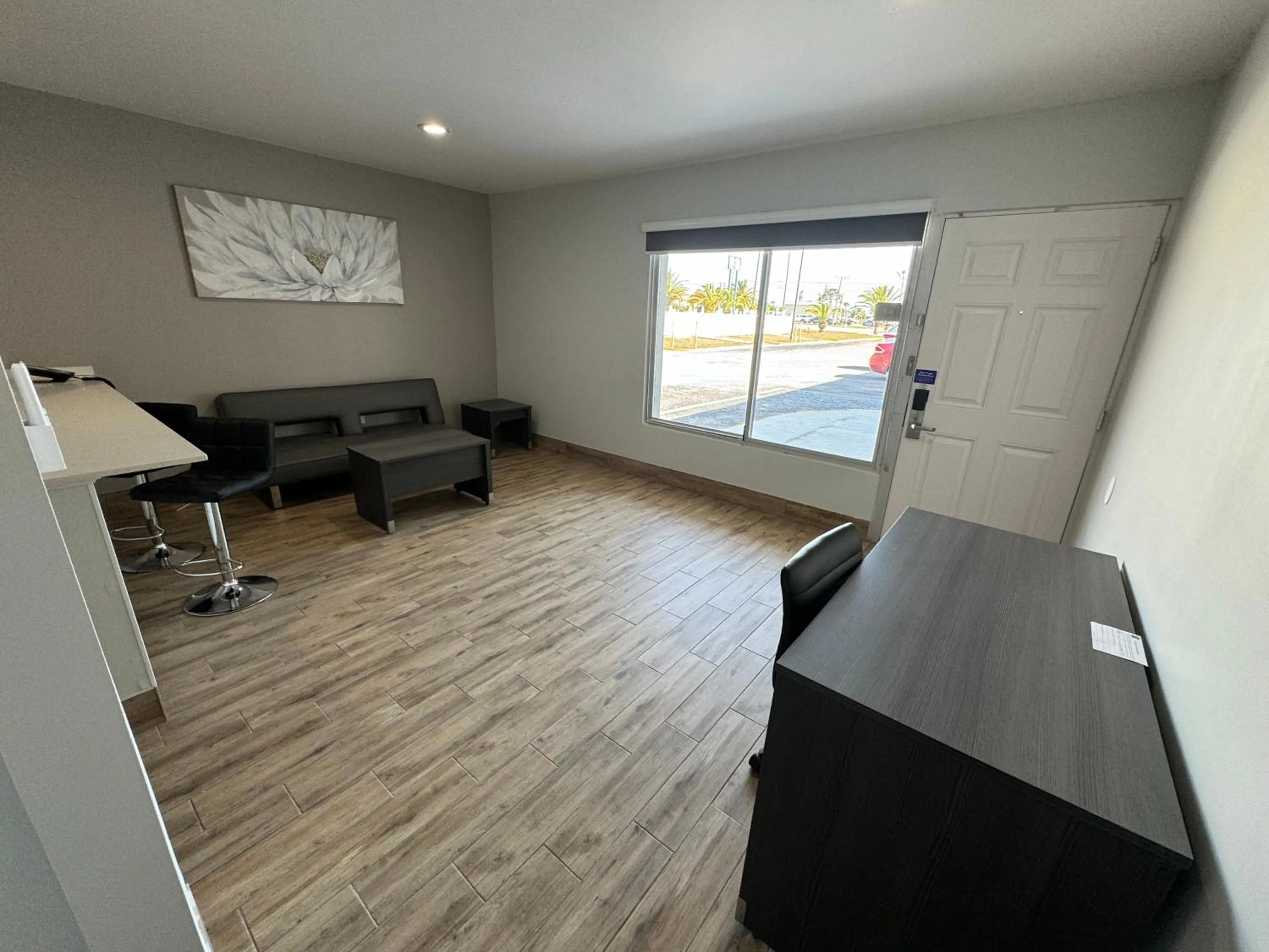 Quadruple Room - single occupancy - Non-Smoking in Studio 6-Englewood, FL