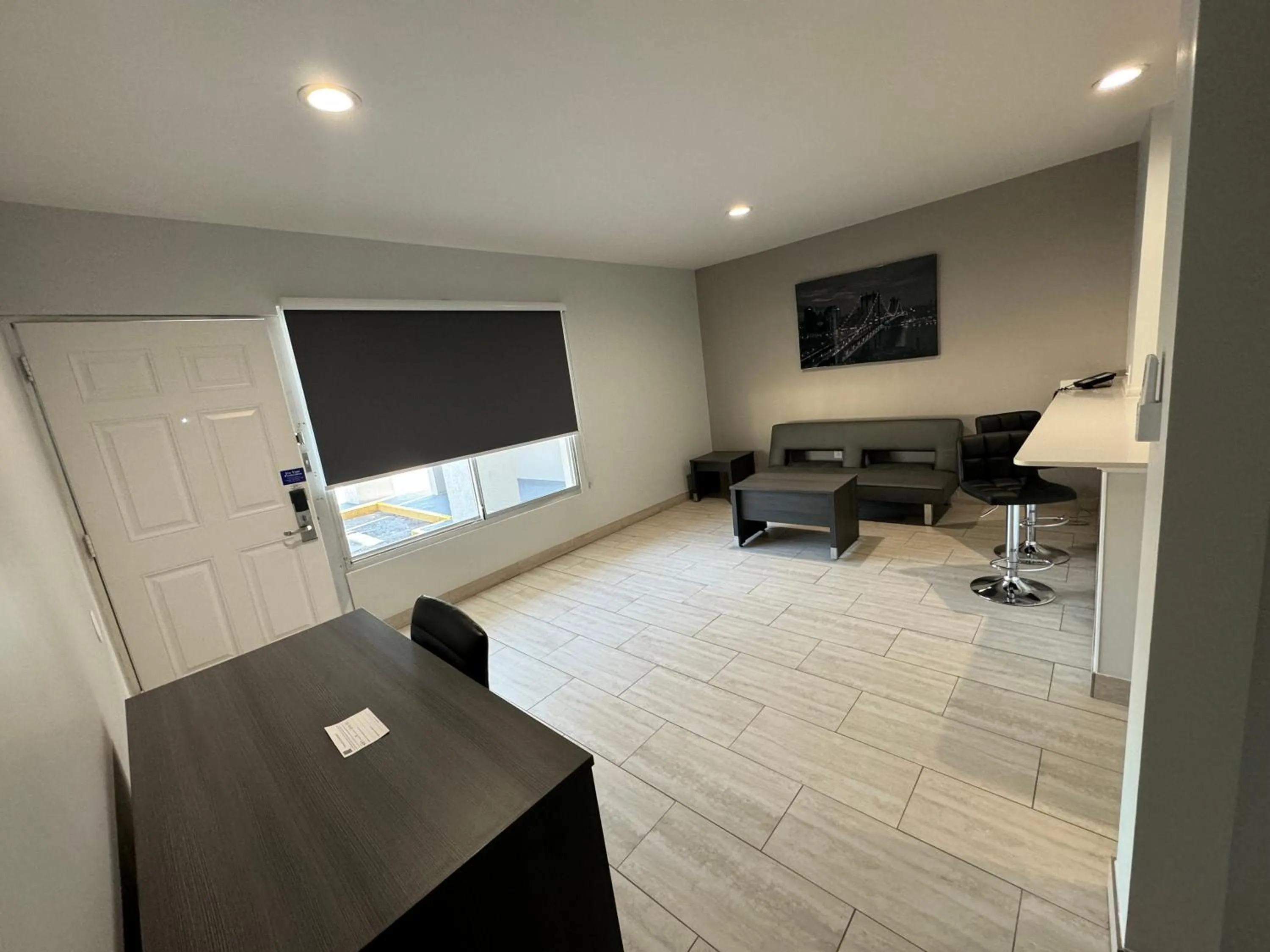 King Room with Roll-in Shower - Disability Access - Non-Smoking in Studio 6-Englewood, FL