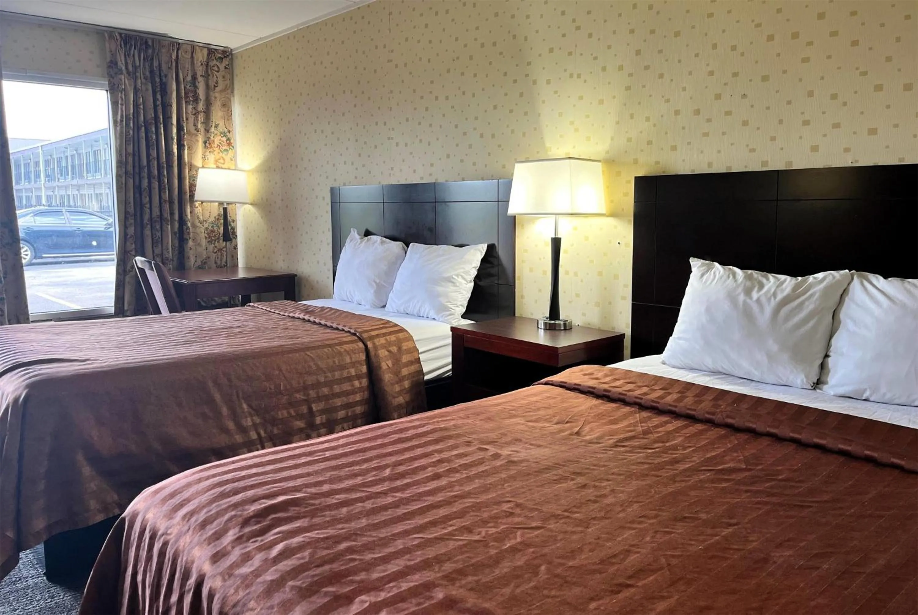 Double Room with Two Double Beds - Non-Smoking in Travelodge by Wyndham Seymour