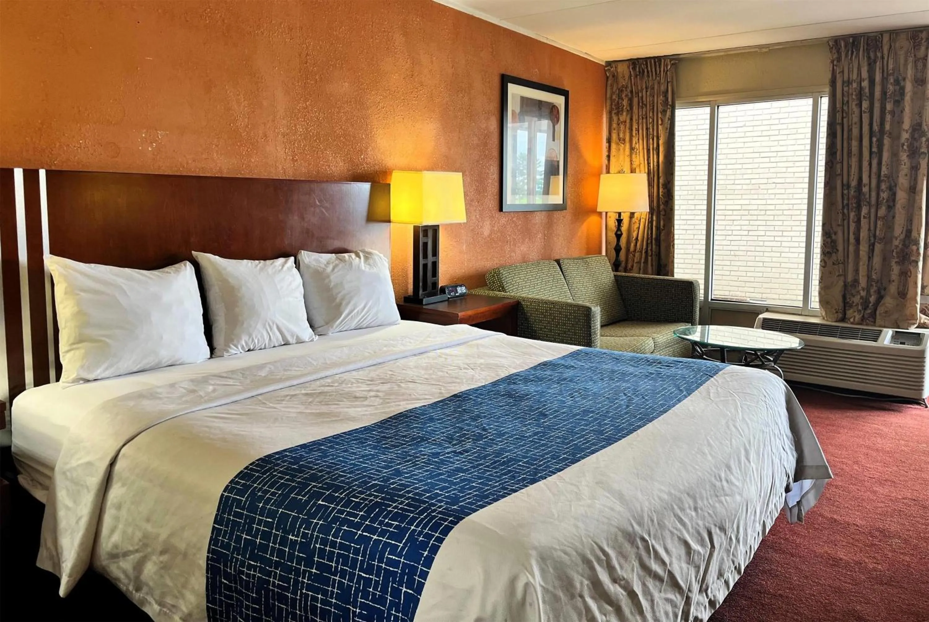 King Room - Non-Smoking in Travelodge by Wyndham Seymour