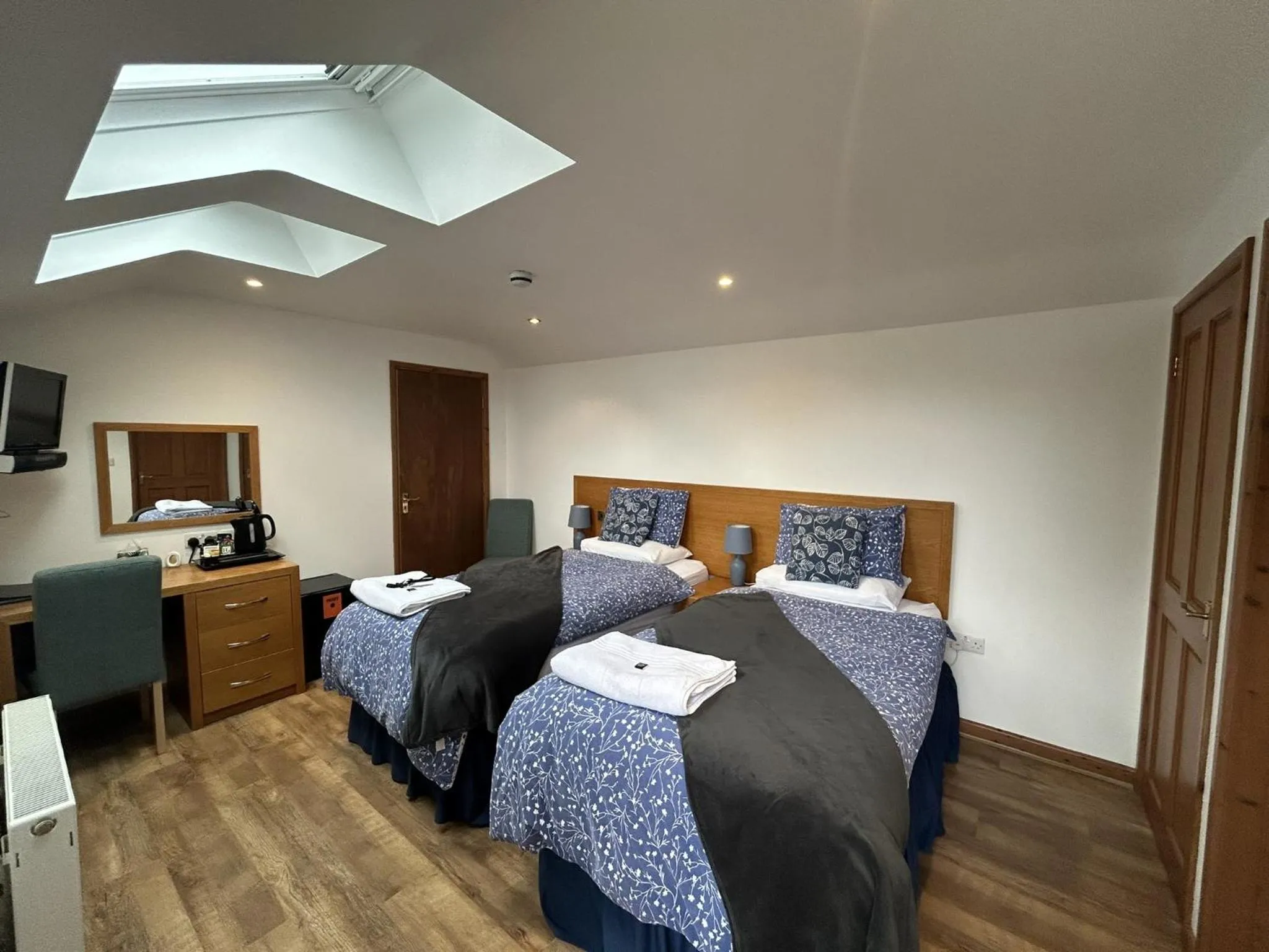 Small Twin Room in The Golden Fleece