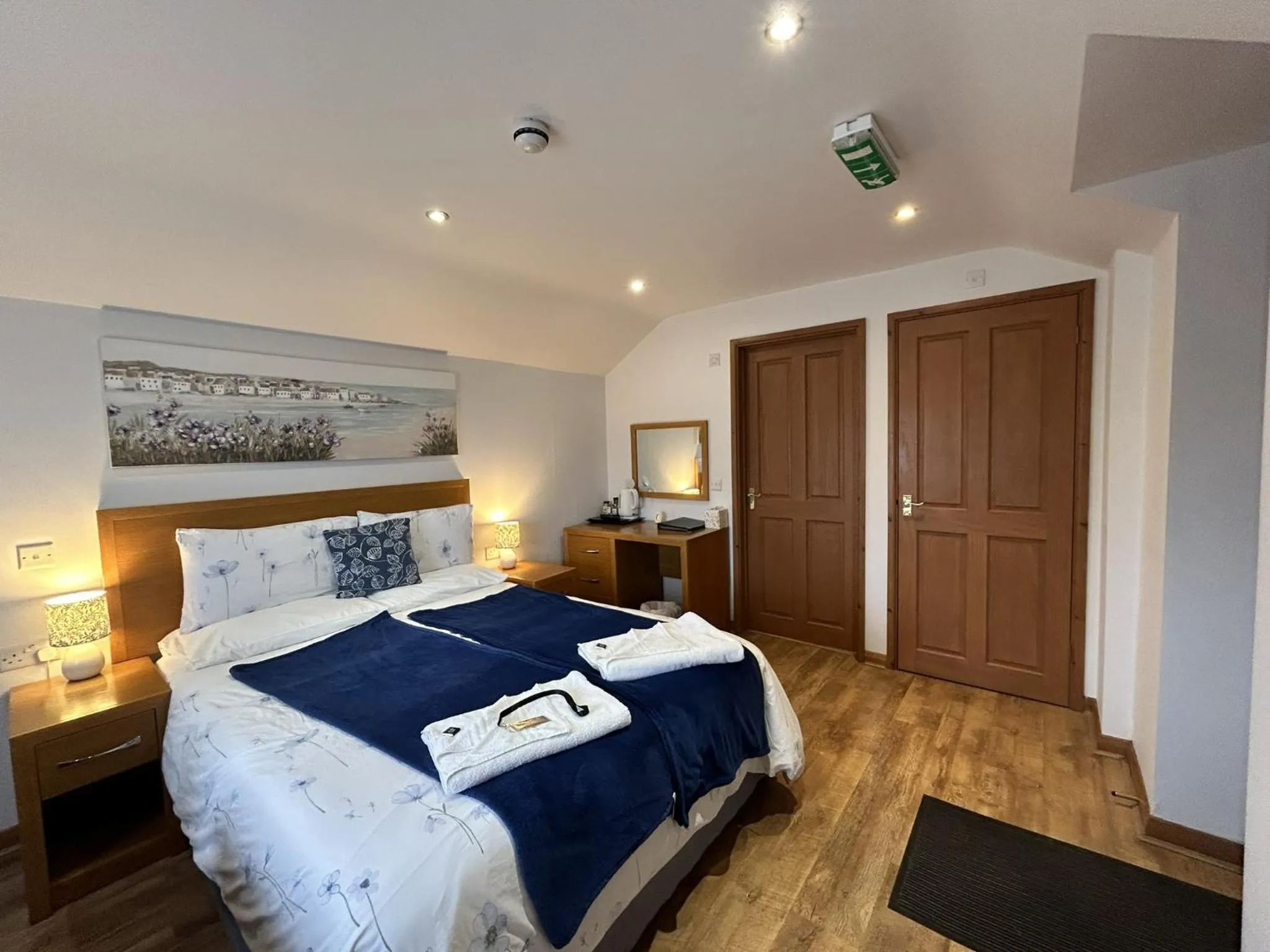 Double Room with Private Bathroom in The Golden Fleece