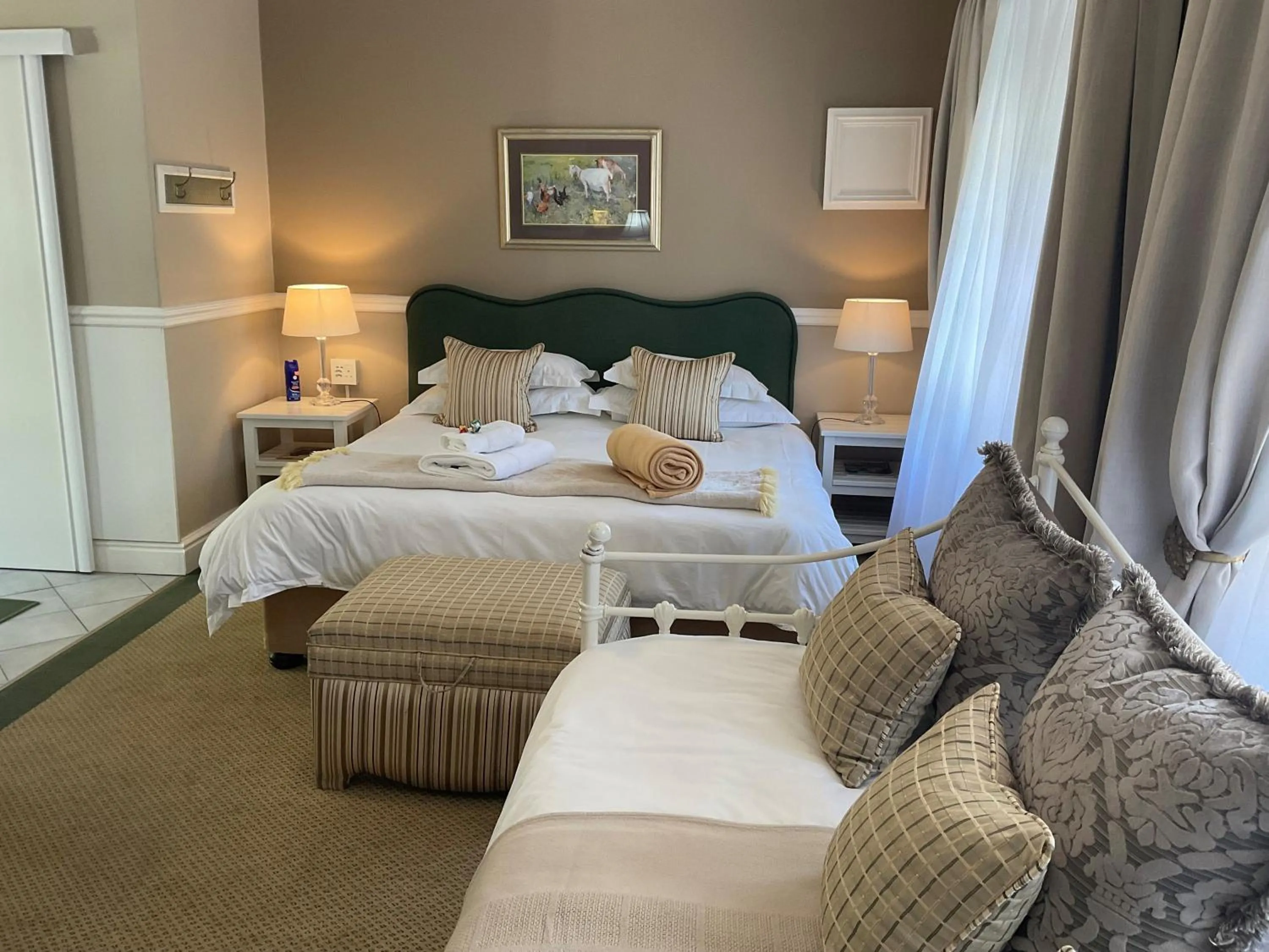 Luxury Triple Room - single occupancy in Brighton Lodge - #Solar Energy #No Loadshedding