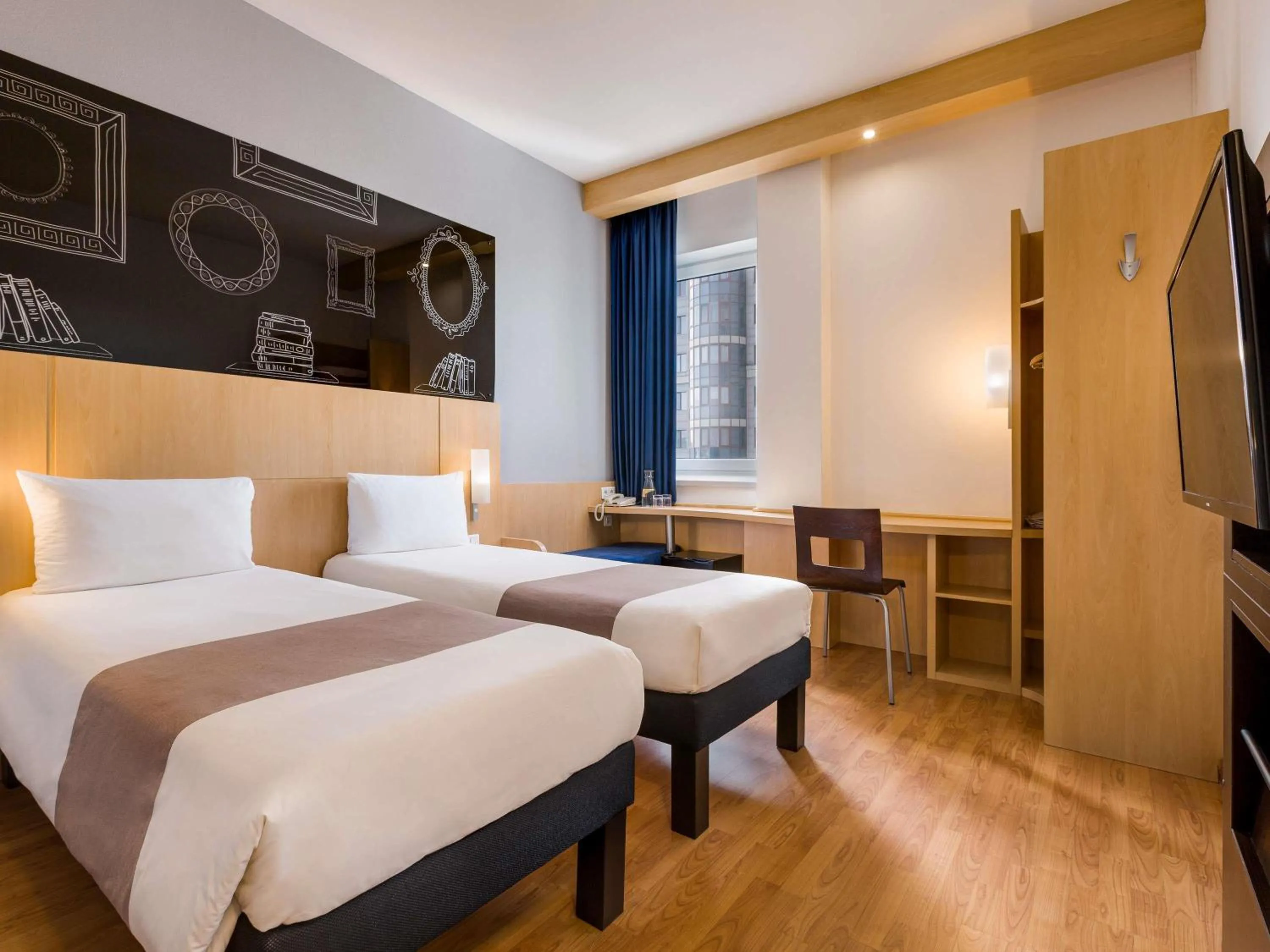 Standard Twin Room in ibis Kyiv City Center