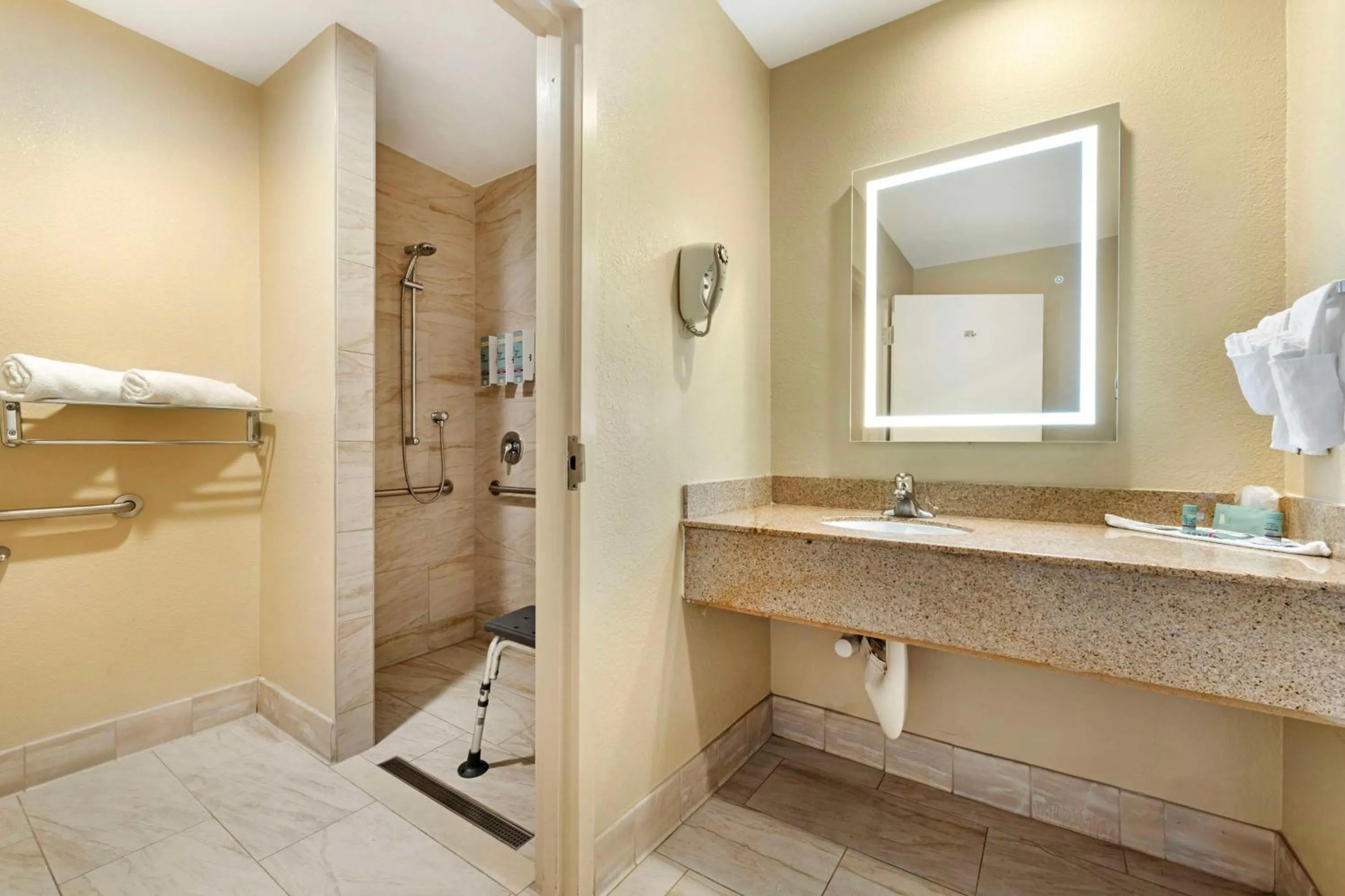 King Room with Roll In Shower - Disability Access - Non Smoking in Best Western Oceanside Inn