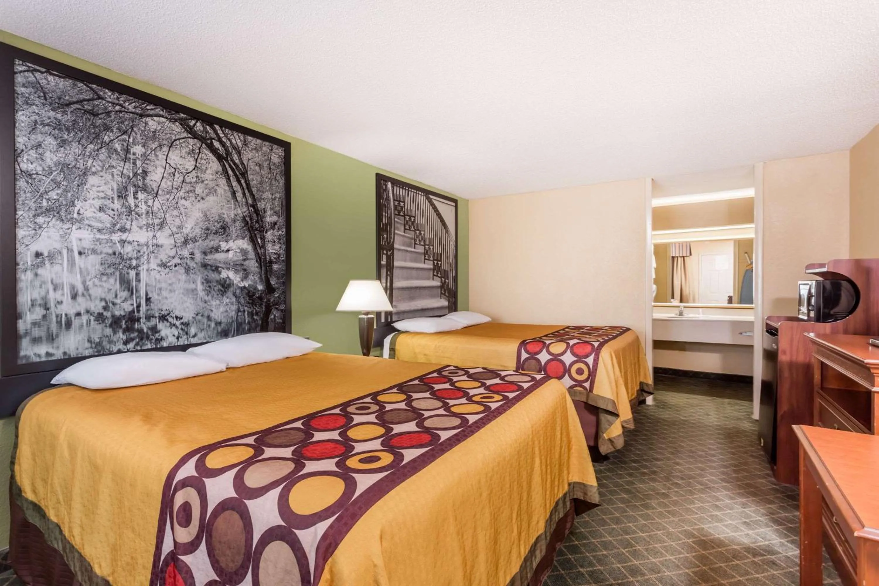 Queen Room with Two Queen Beds - Smoking in Super 8 by Wyndham Macon West