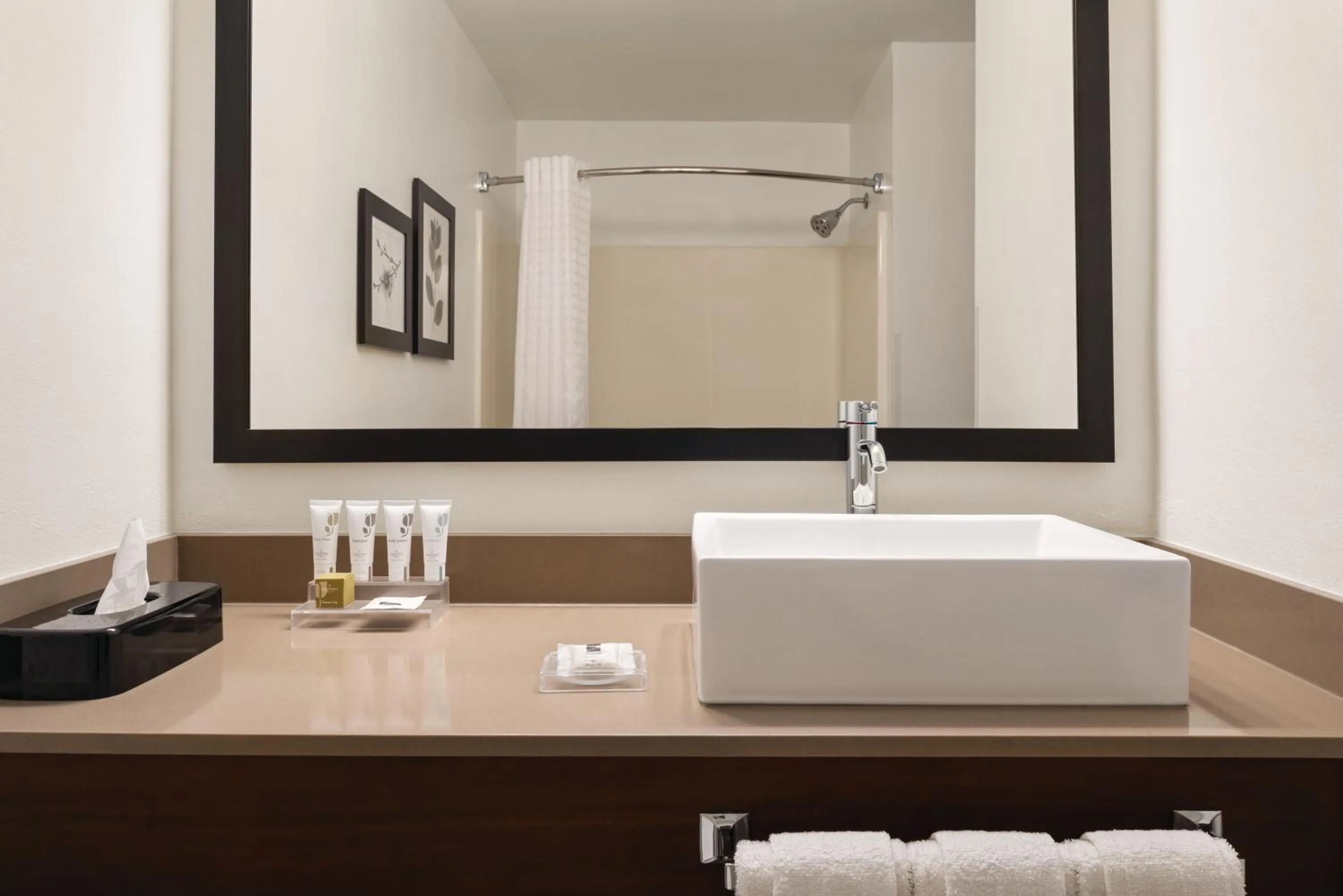 Queen Room with Two Queen Beds - Disability Access/Non-Smoking in Country Inn & Suites by Radisson, Dubuque, IA