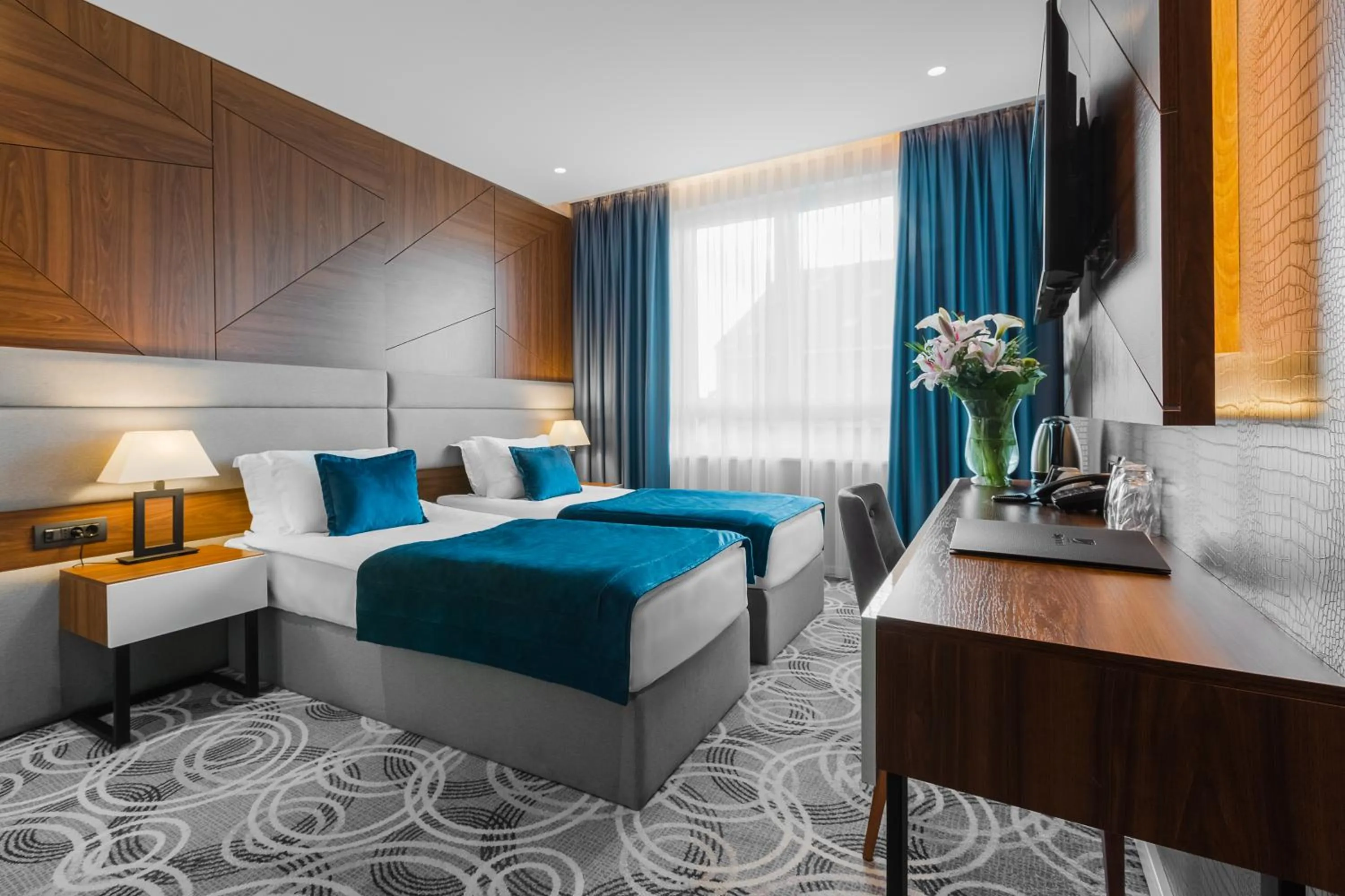 Standard Twin Room with Free Parking in Sky Hotel