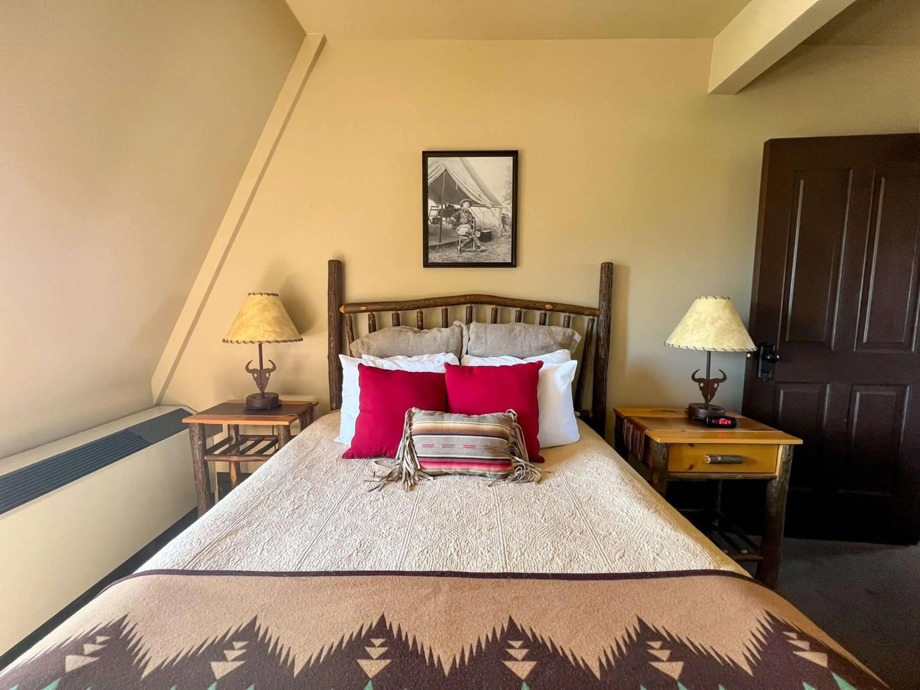 Suite with Two Queen Beds and Bathtub in Sheridan Inn - Best Western Signature Collection