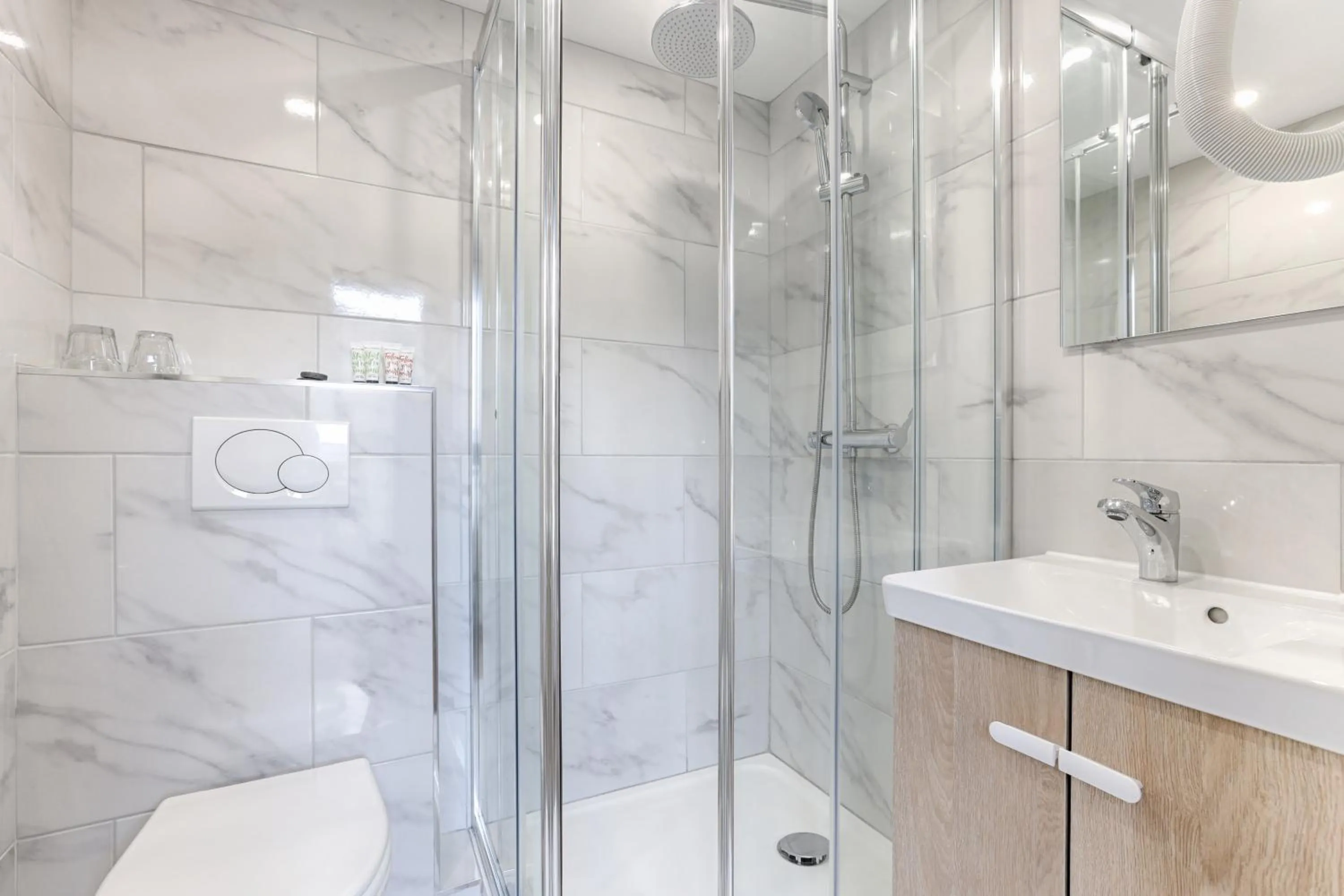 Twin Room - single occupancy in Hôtel Du Leman