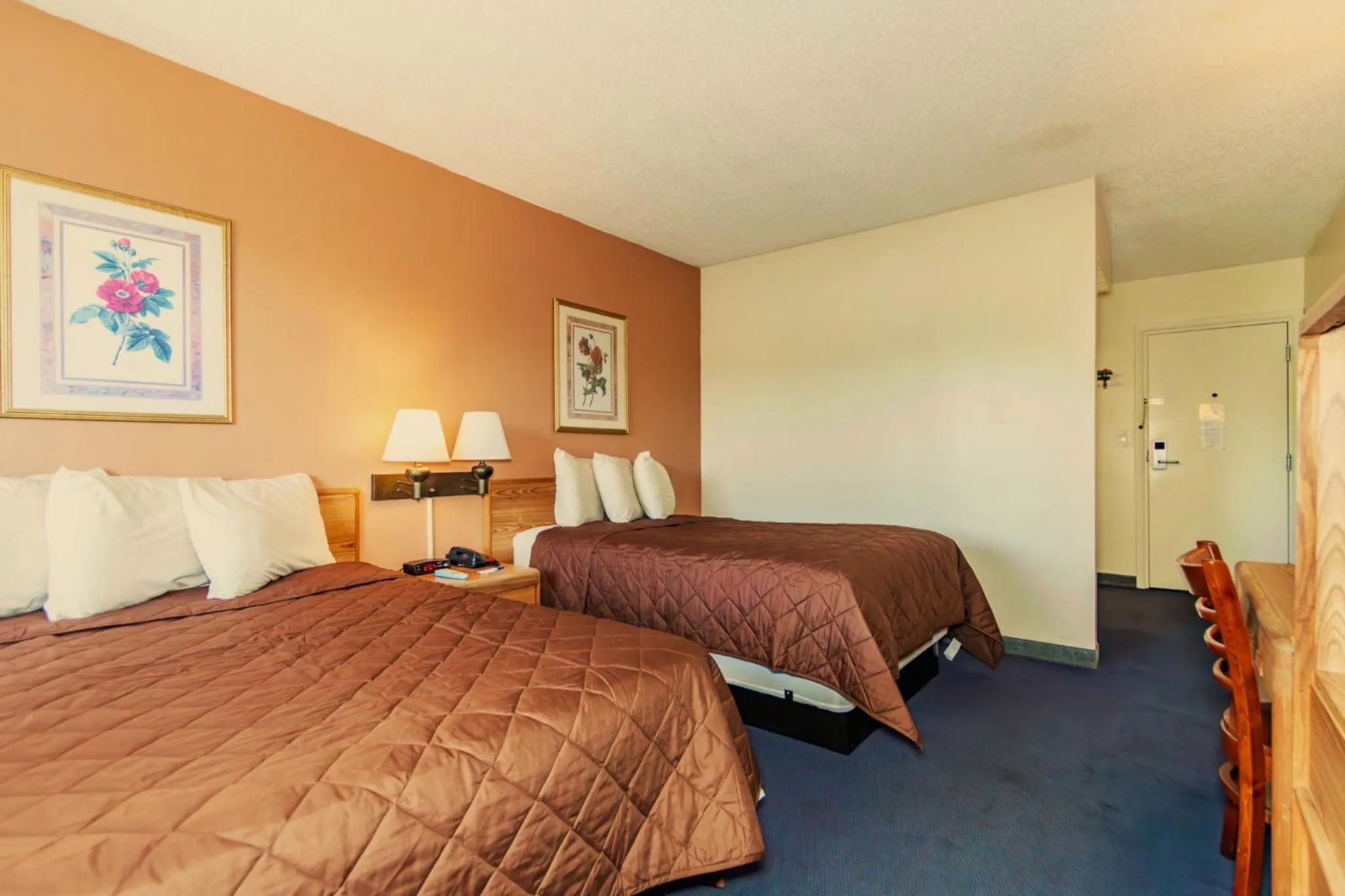 Double Room with Two Double Beds in Americas Best Value Inn Ashtabula/Austinburg