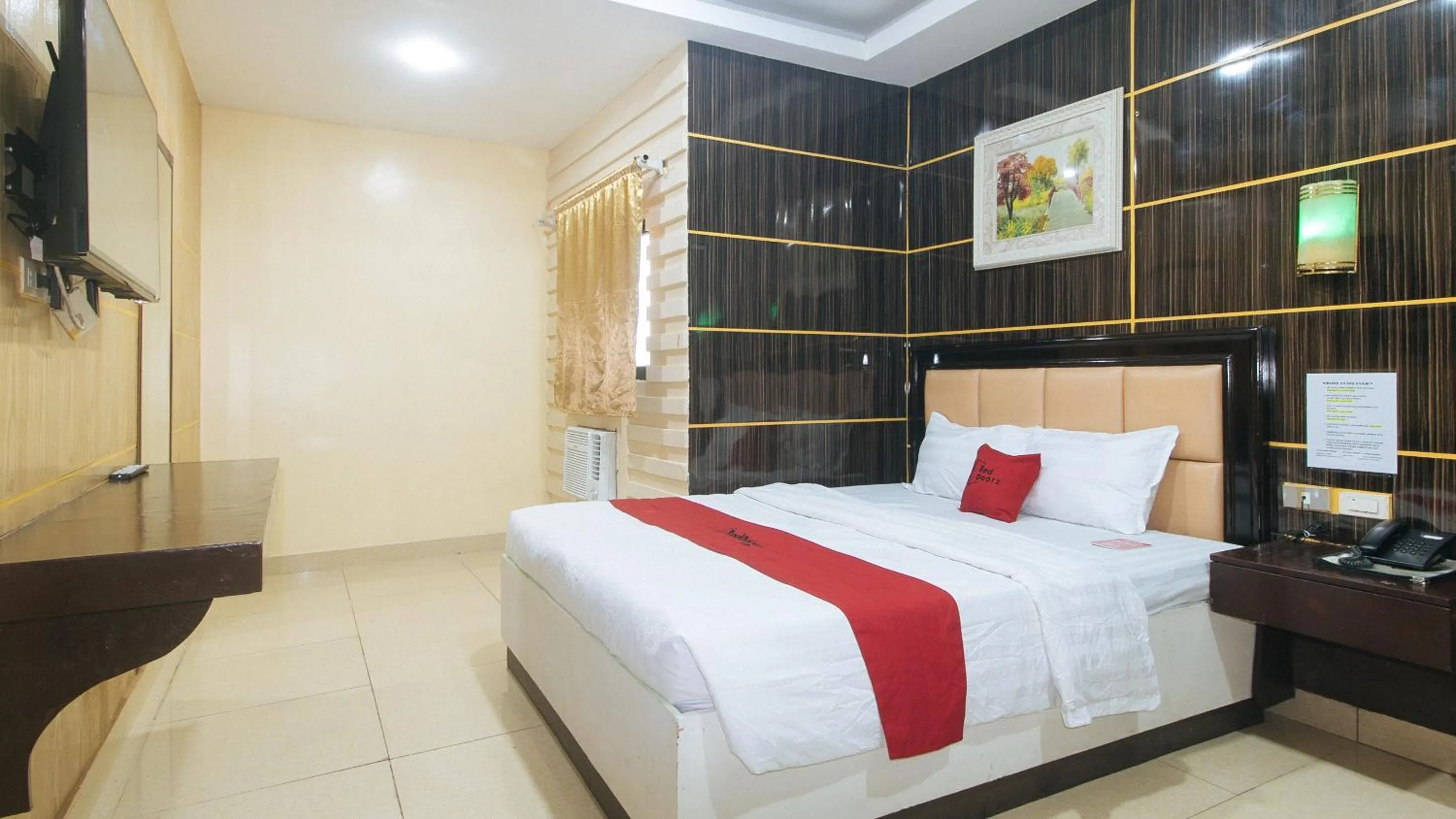 Deluxe Room in RedDoorz at Winter Hotel Araneta