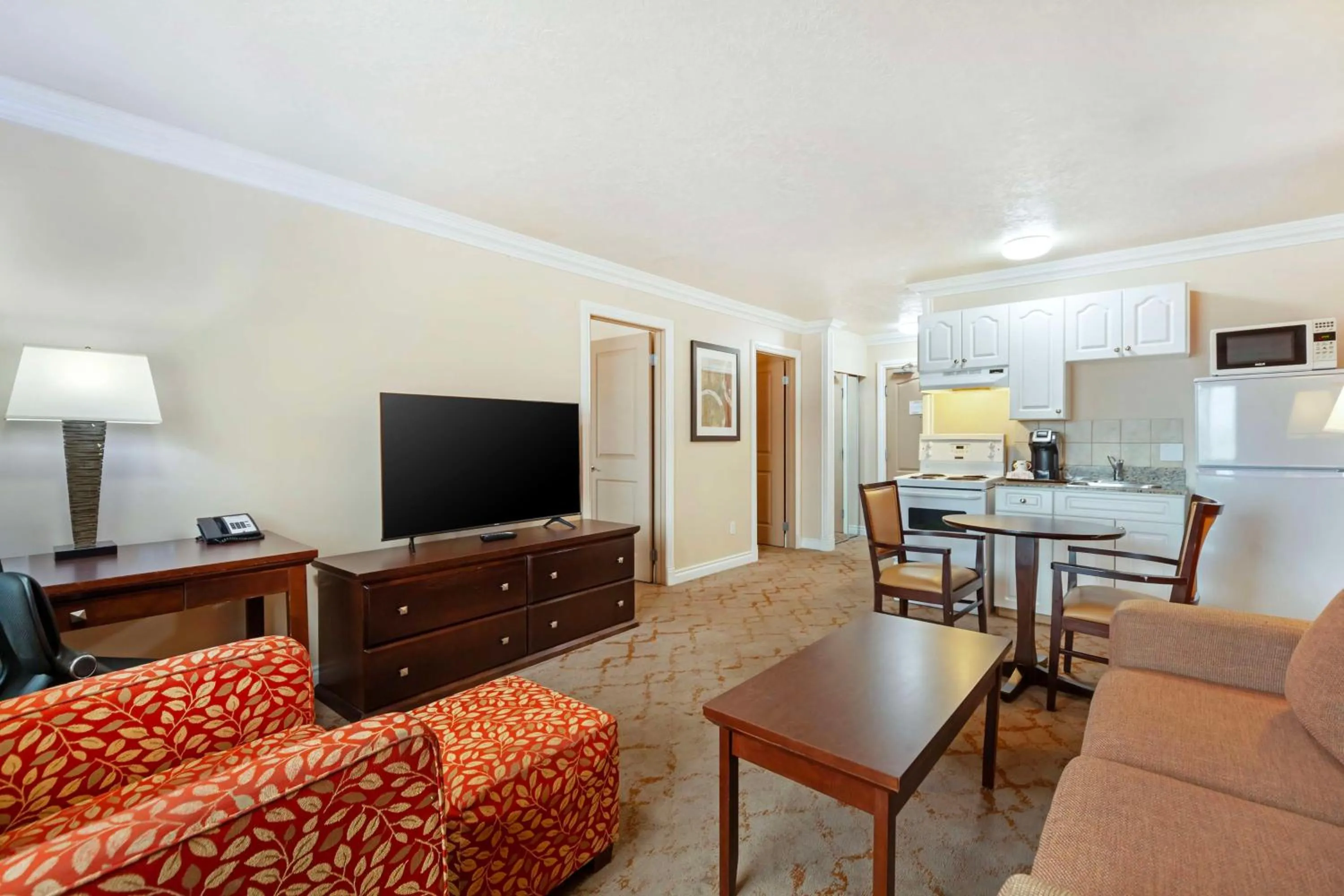 Two-Bedroom Apartment with Two Queen Bed and Sofa Bed - Pet Friendly in Best Western PLUS Mirage Hotel and Resort