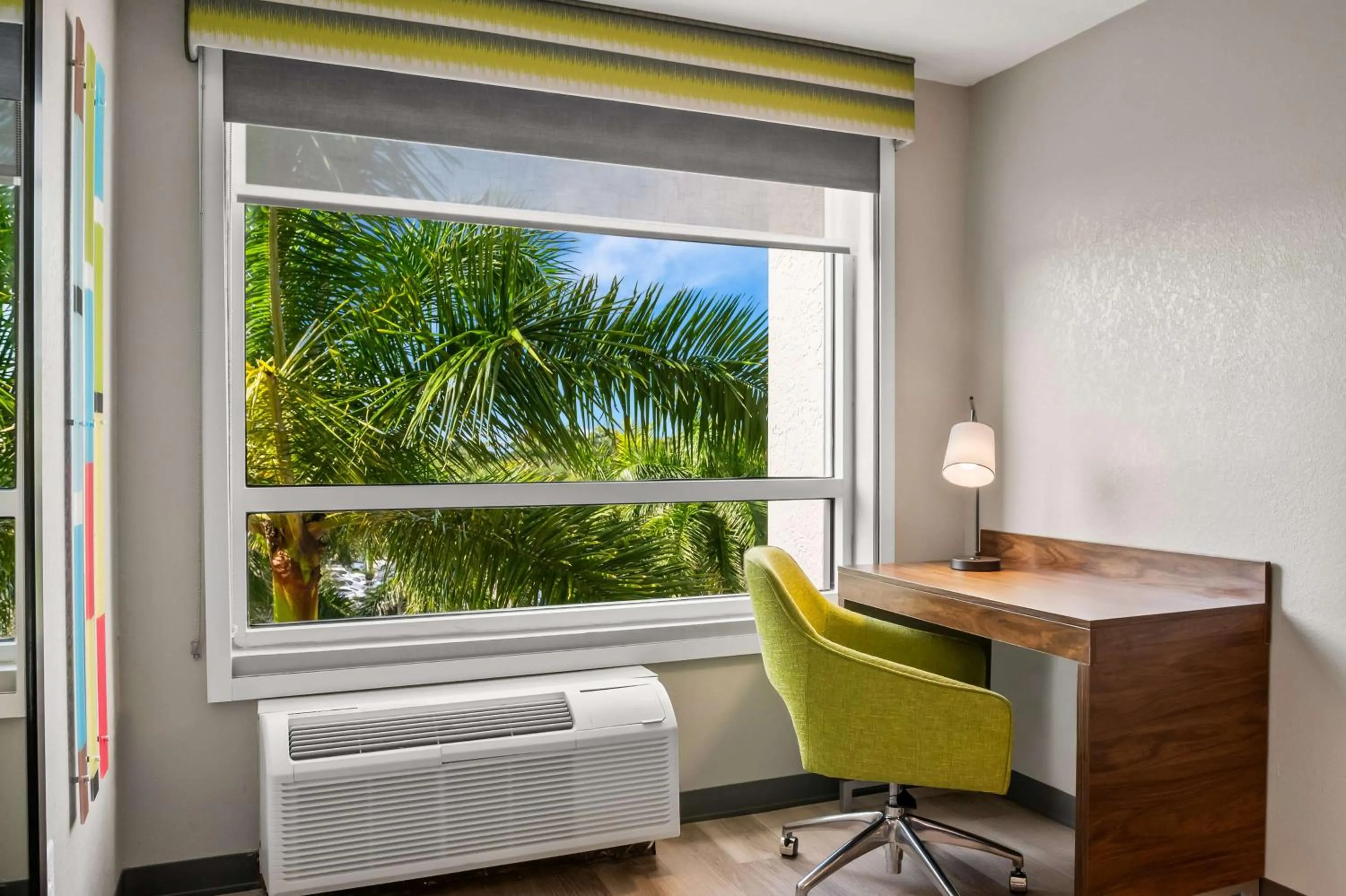 King Room with Sofa Bed in Hampton Inn Weston Fort Lauderdale