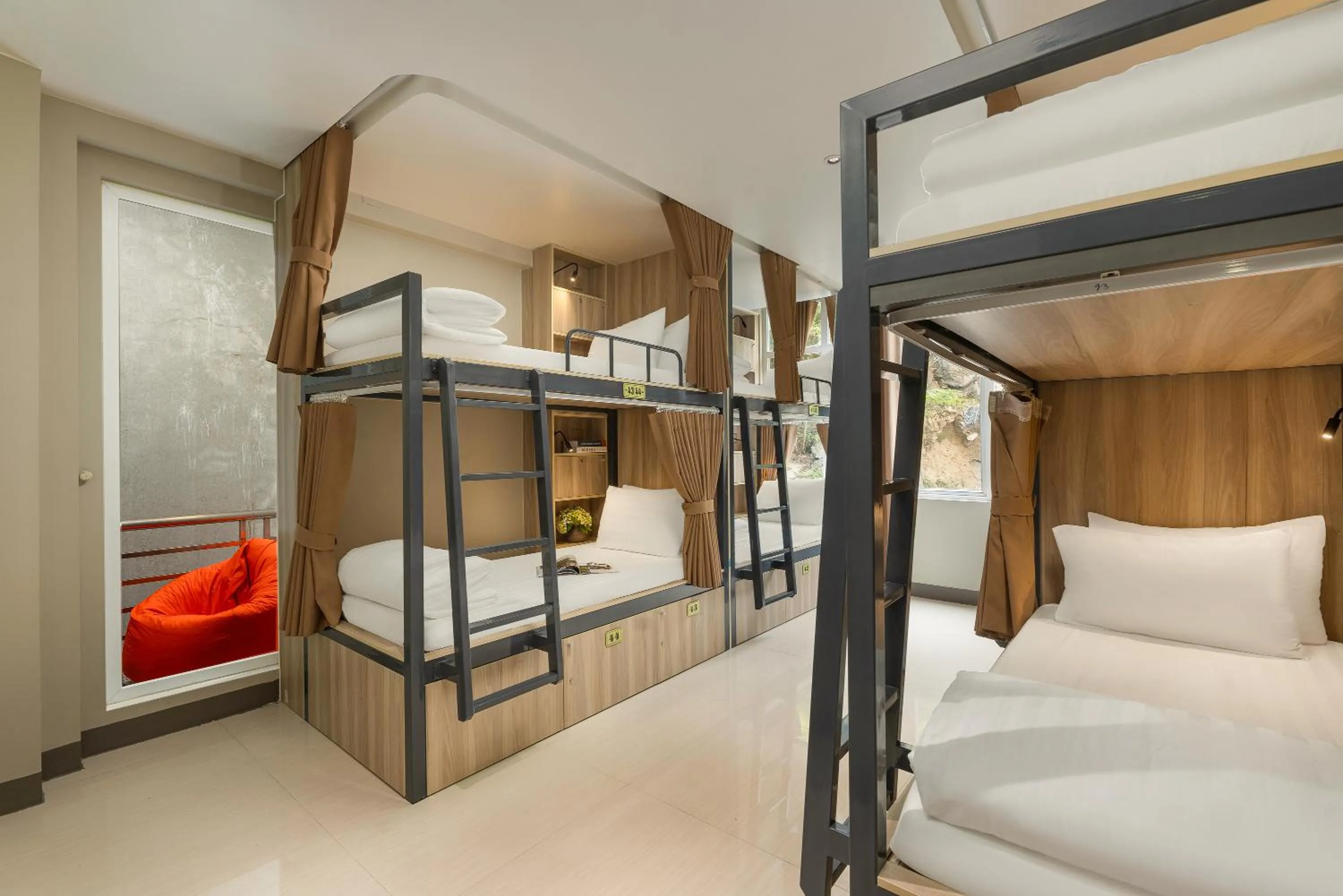 Bed in 8-Bed Mixed Dormitory Room in The Oversleep Catba Hostel & Pool Bar