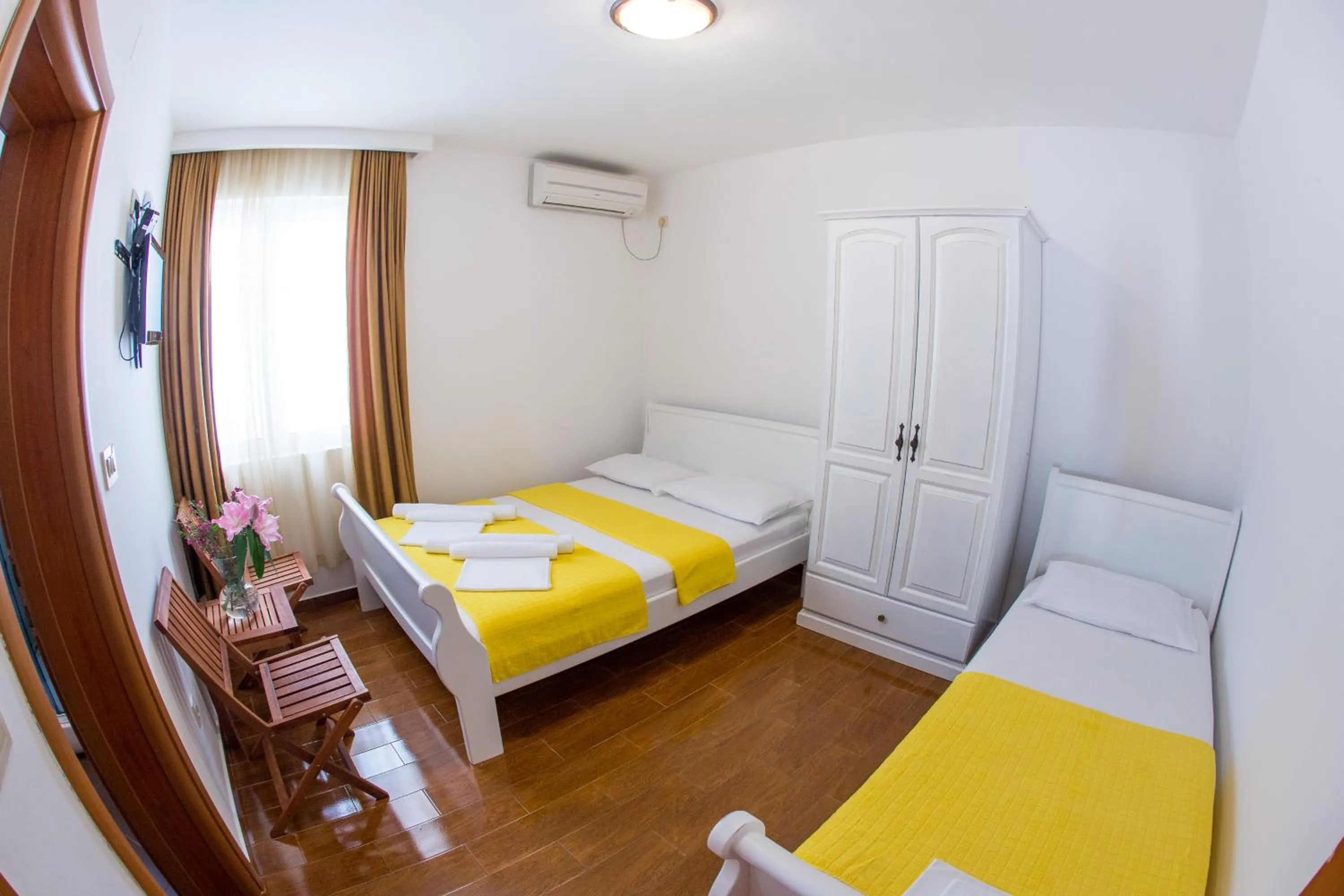 Comfort Triple Room in Villa DiEden