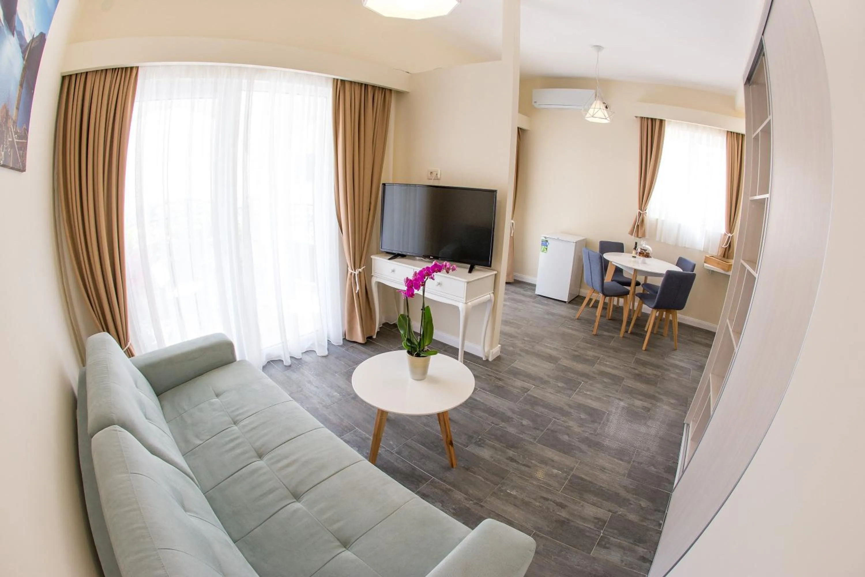 Deluxe Apartment in Villa DiEden