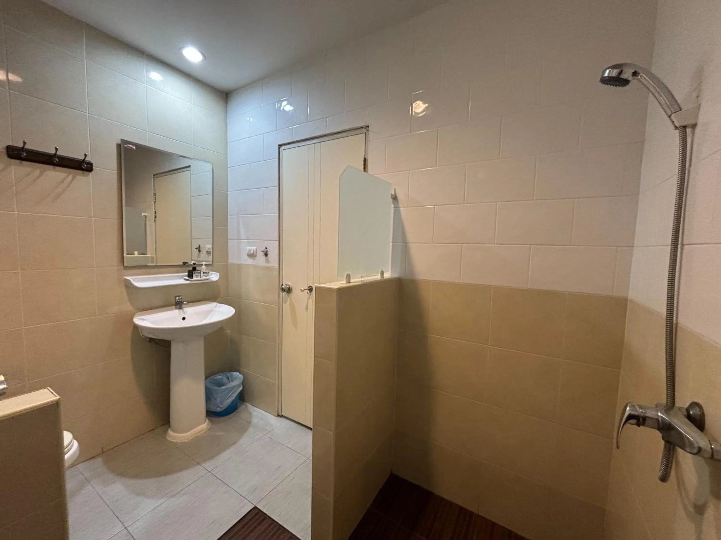 Standard Double Room in Sutus Court 1