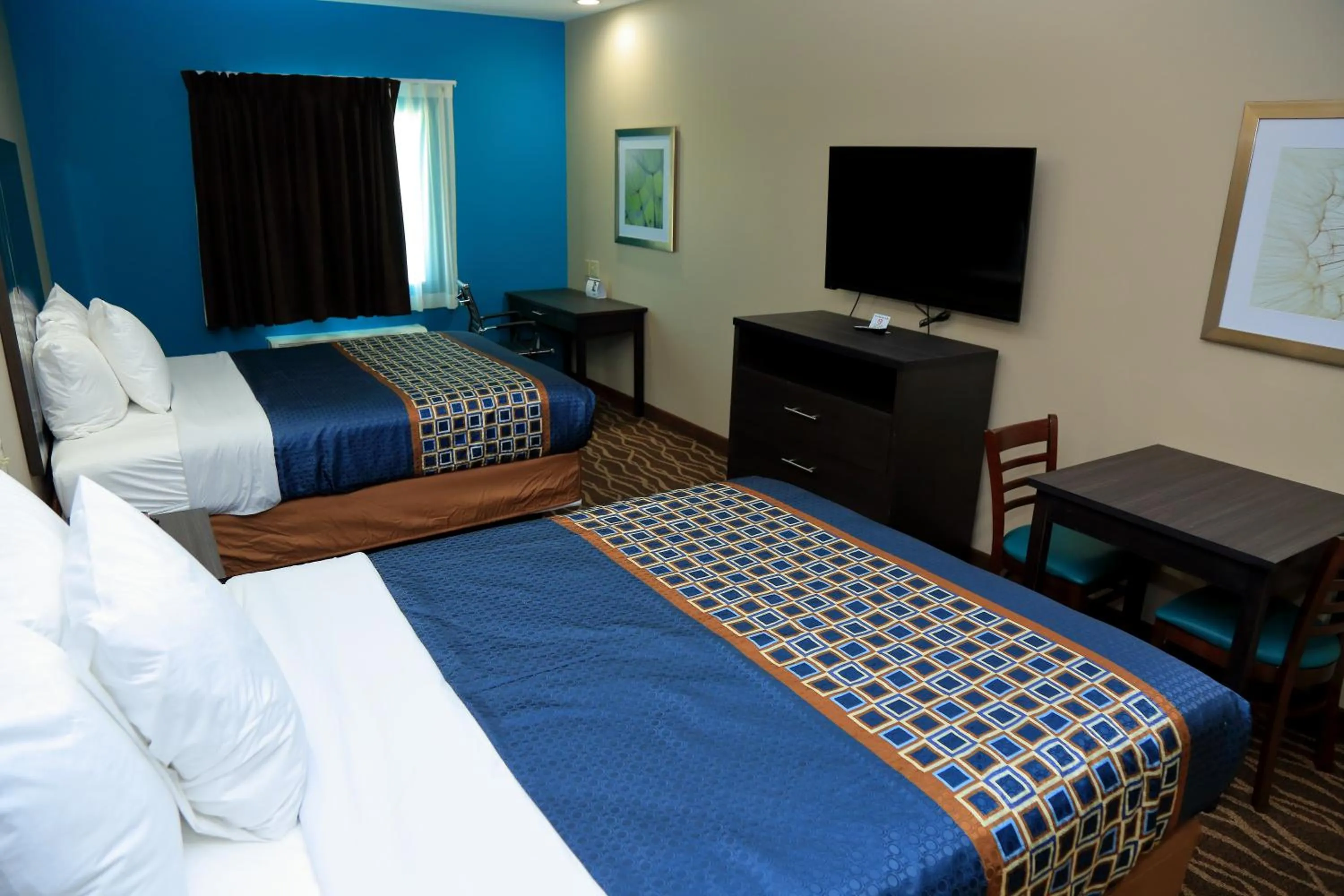 2 Queen Beds Kitchenette NS in Americas Best Value Inn & Suites-Prairieville