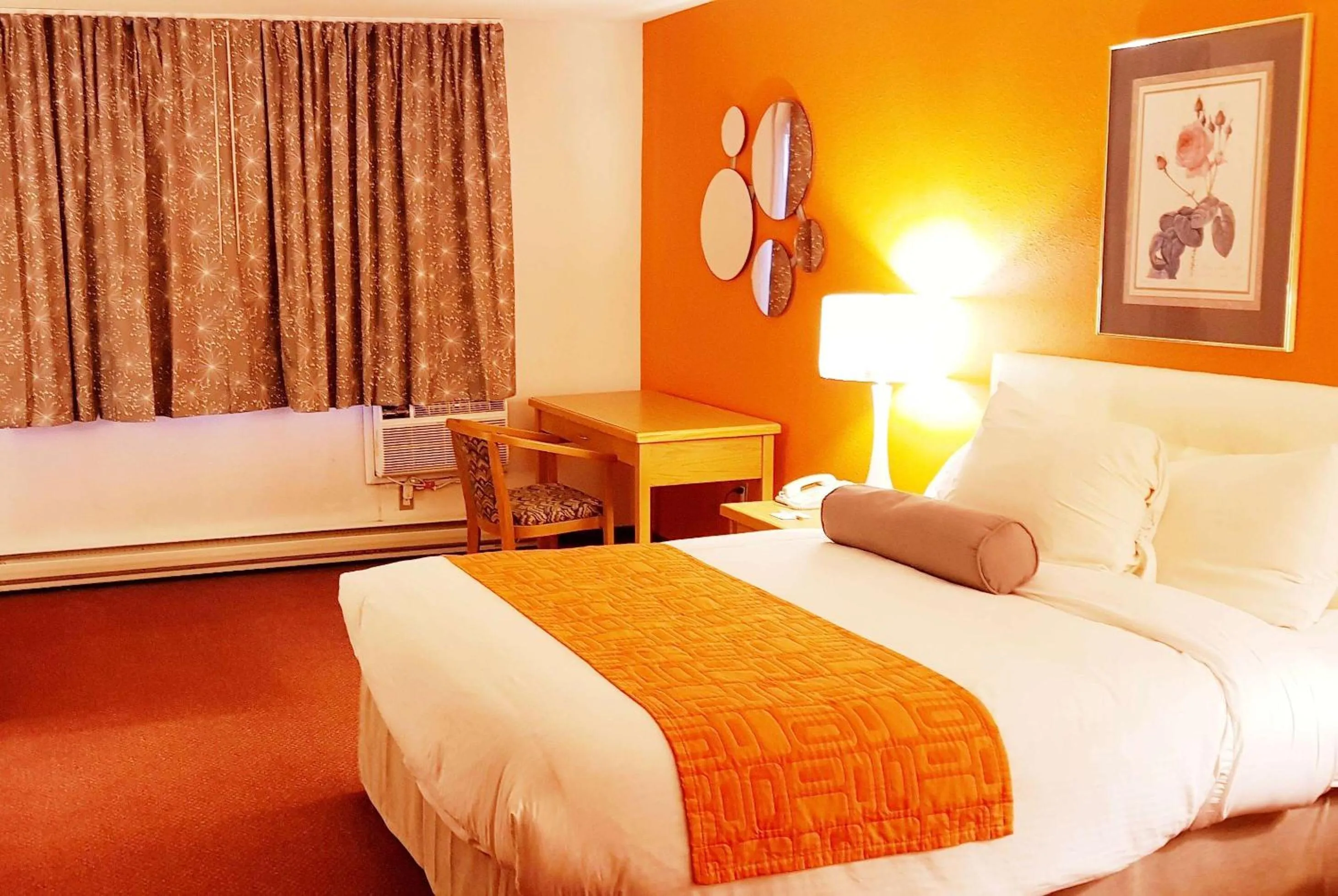 Queen Room with Kitchenette - Non-Smoking in Howard Johnson by Wyndham Fort St. John