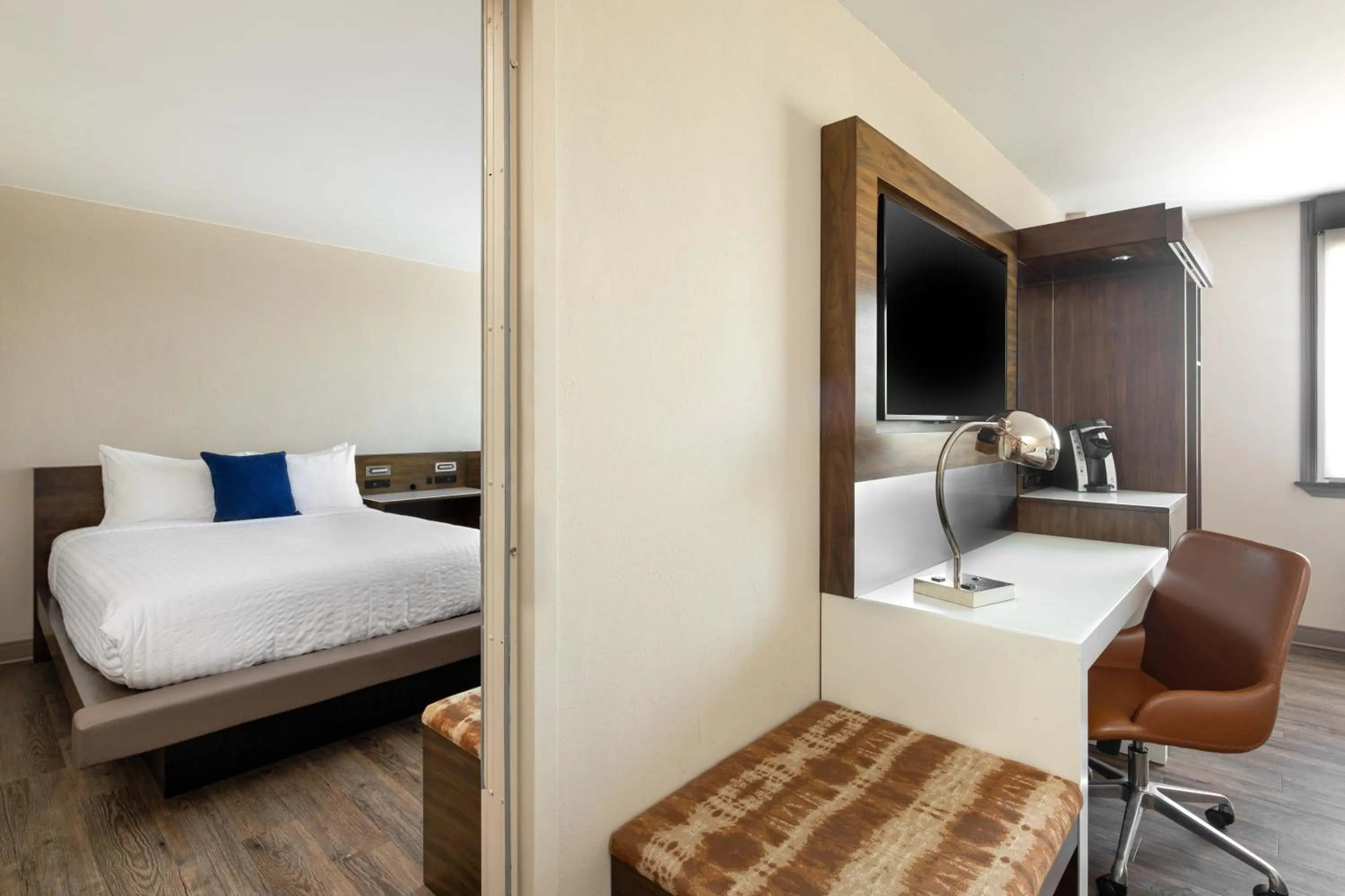 Standard Queen Room with Two Queen Beds in The Lodge at Duke Medical Center