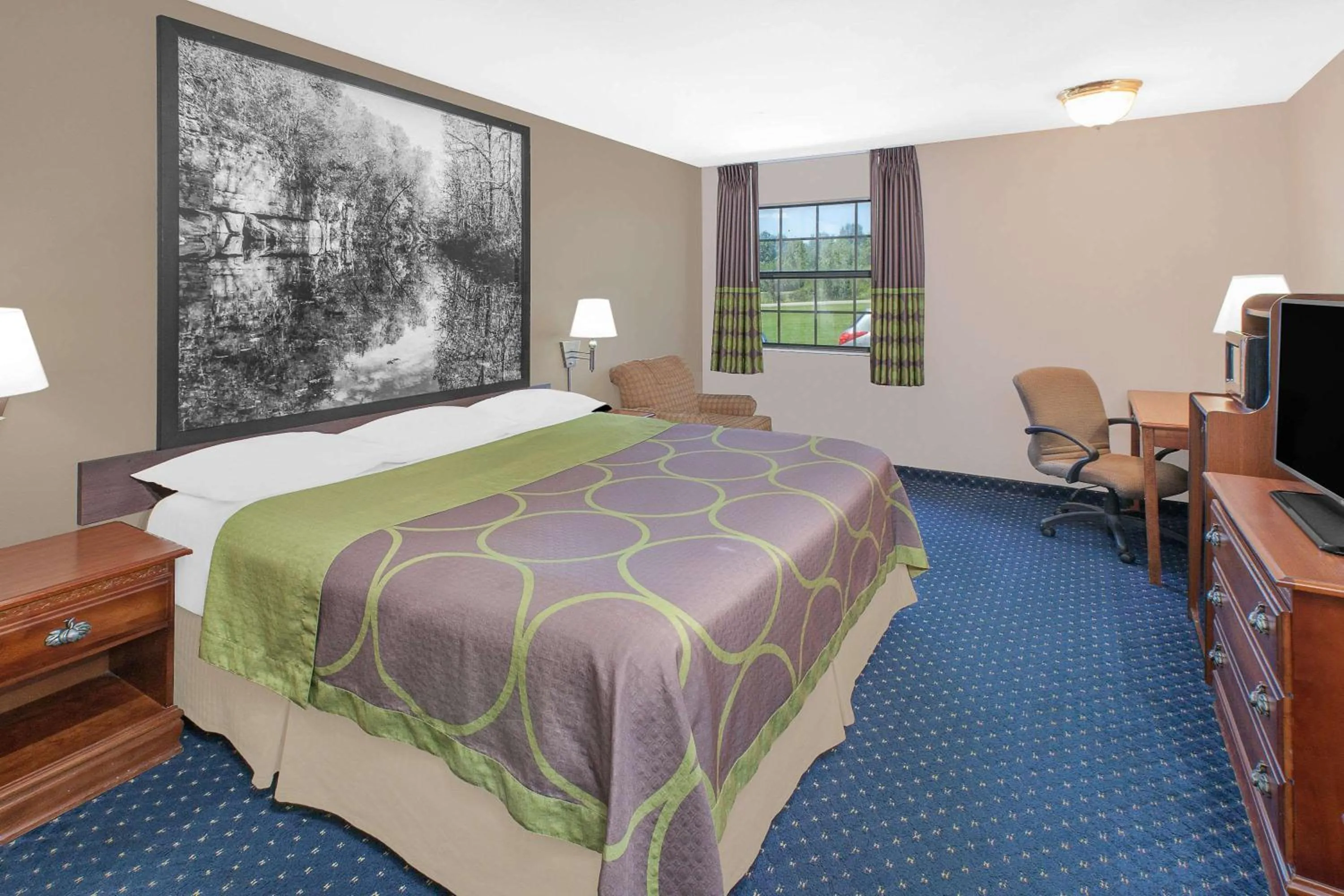 King Room - Mobility Access/Non-Smoking in Super 8 by Wyndham Lowell/Bentonville/Rogers Area