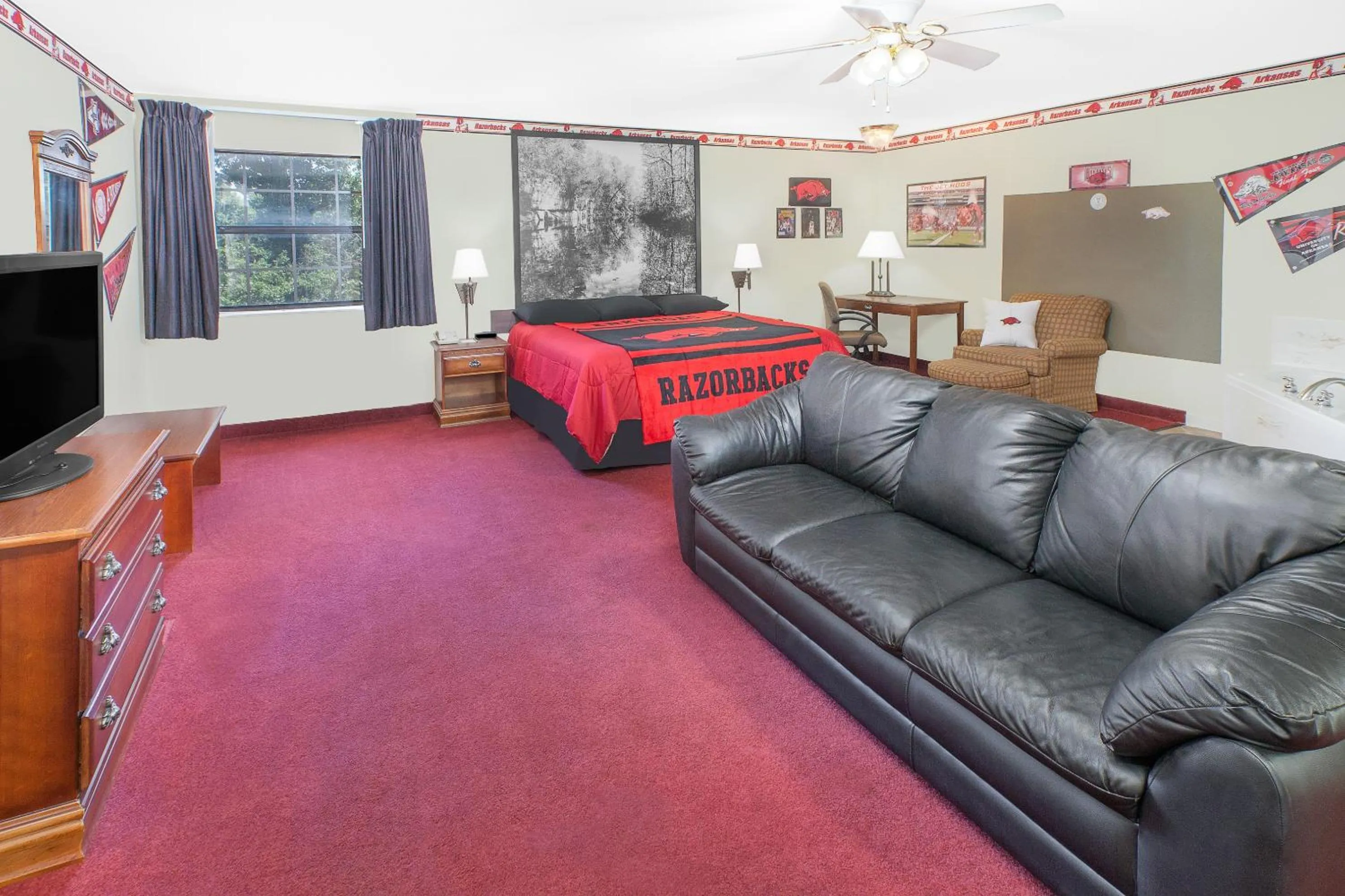 Superior King Suite - Non-Smoking in Super 8 by Wyndham Lowell/Bentonville/Rogers Area