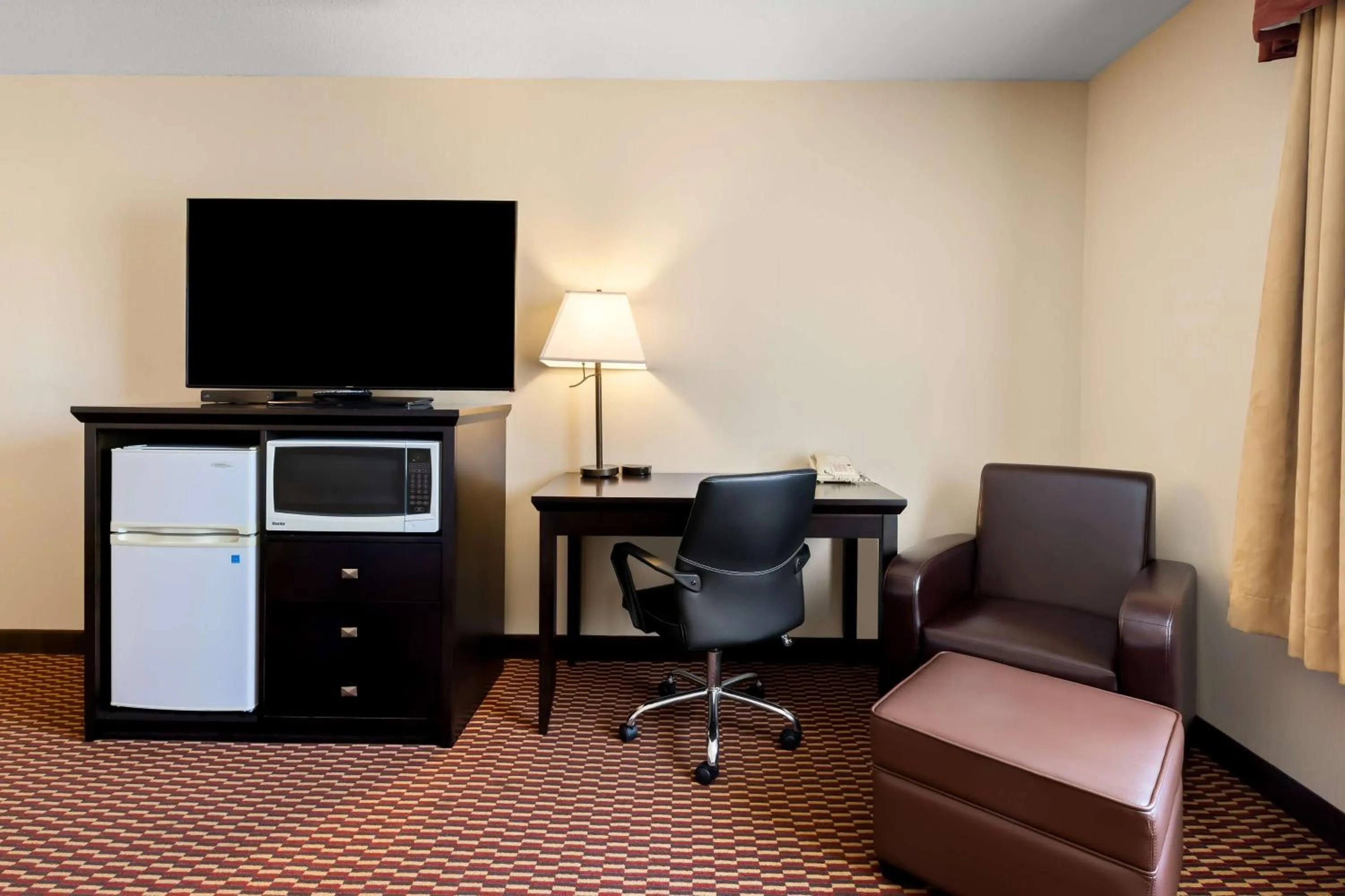 Queen Room - Non-Smoking in Best Western of Olds