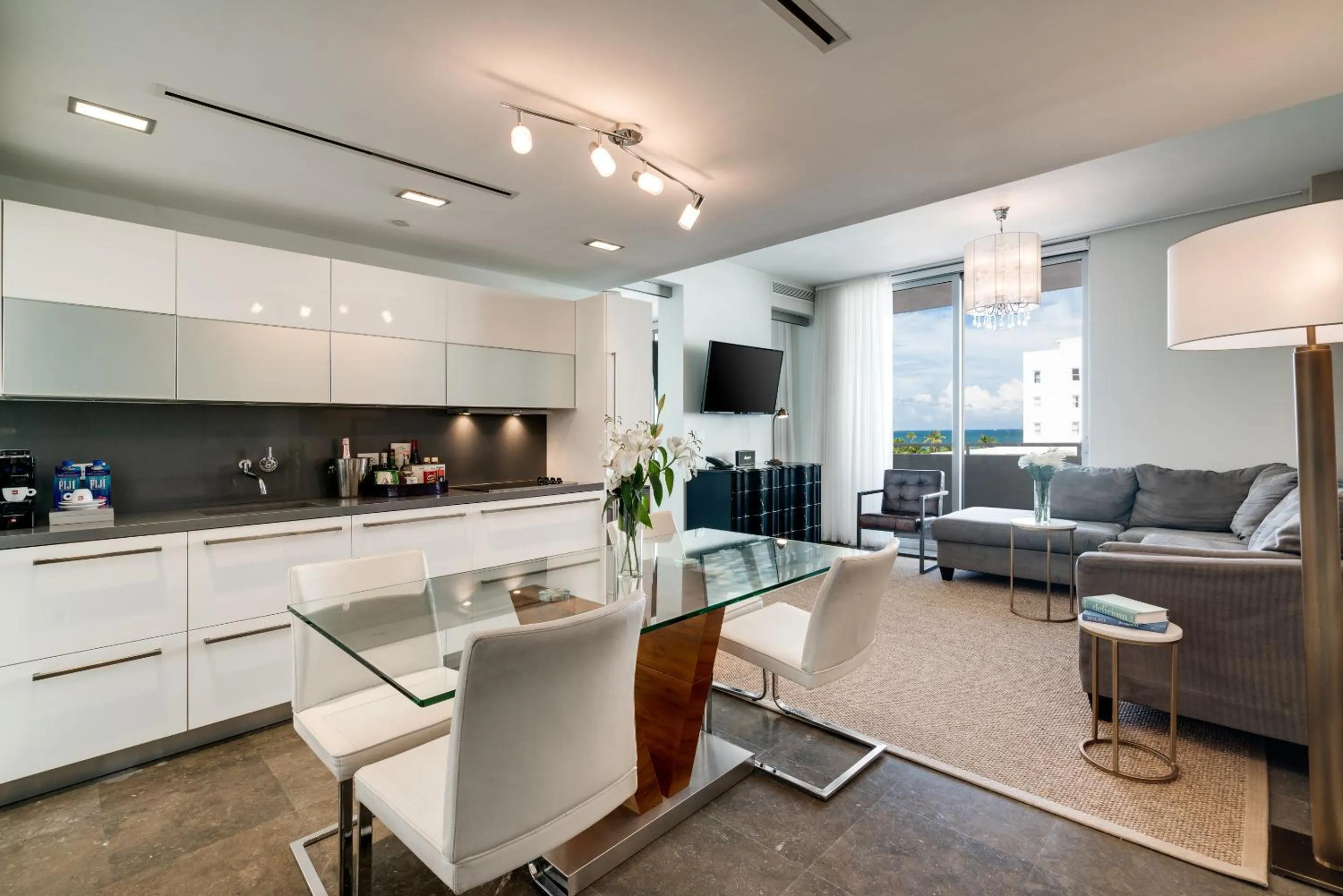 Ocean View One Bedroom Suite with Balcony in Boulan South Beach