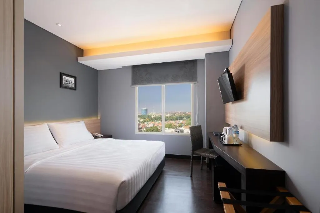 Superior Double Room in BATIQA Hotel Darmo - Surabaya
