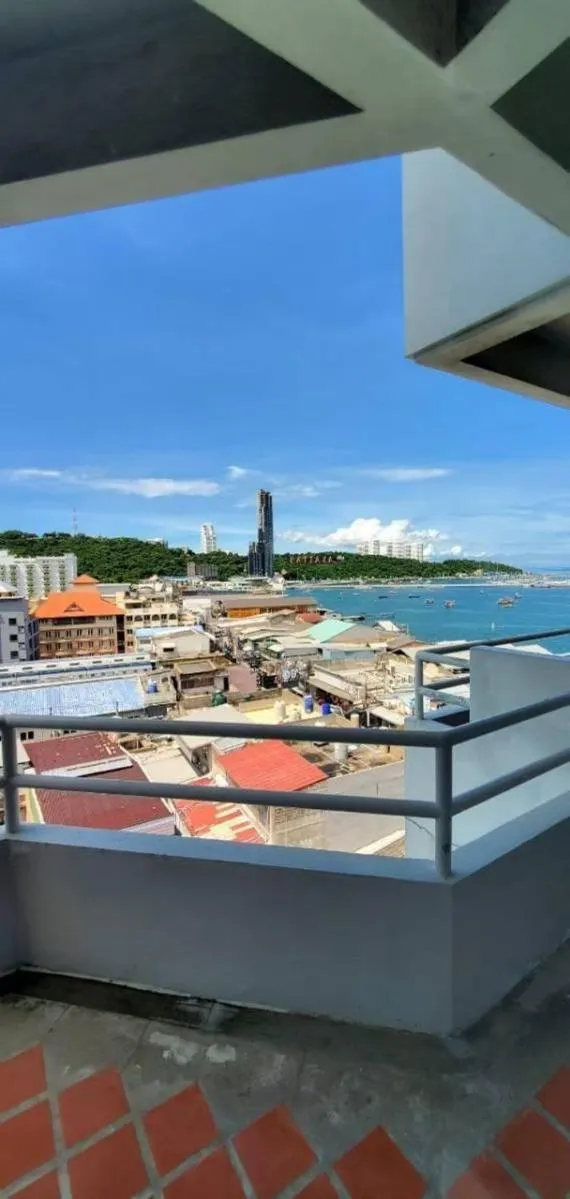 Deluxe King Room with Sea View in Grand Hotel