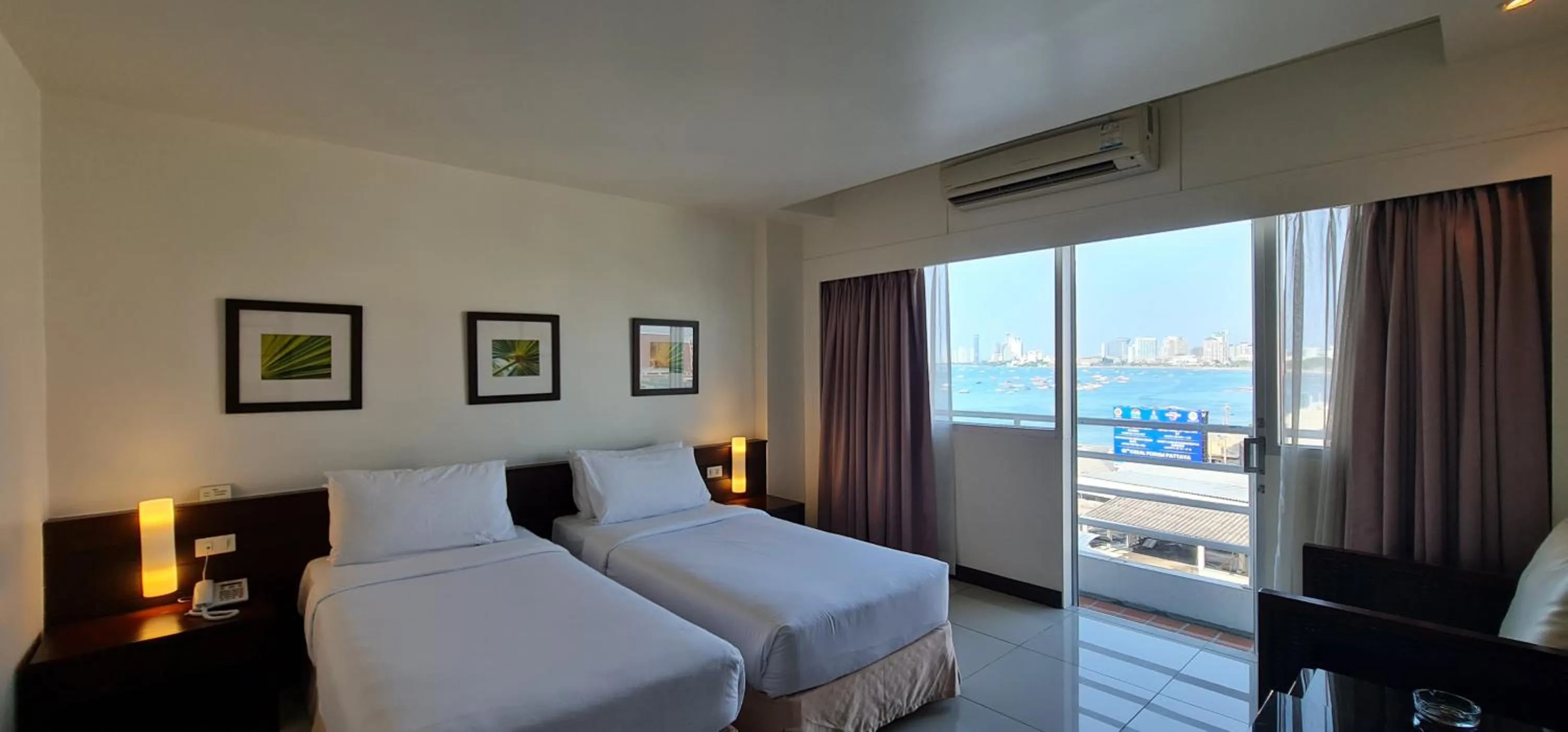 Superior Twin Room with Sea View in Grand Hotel