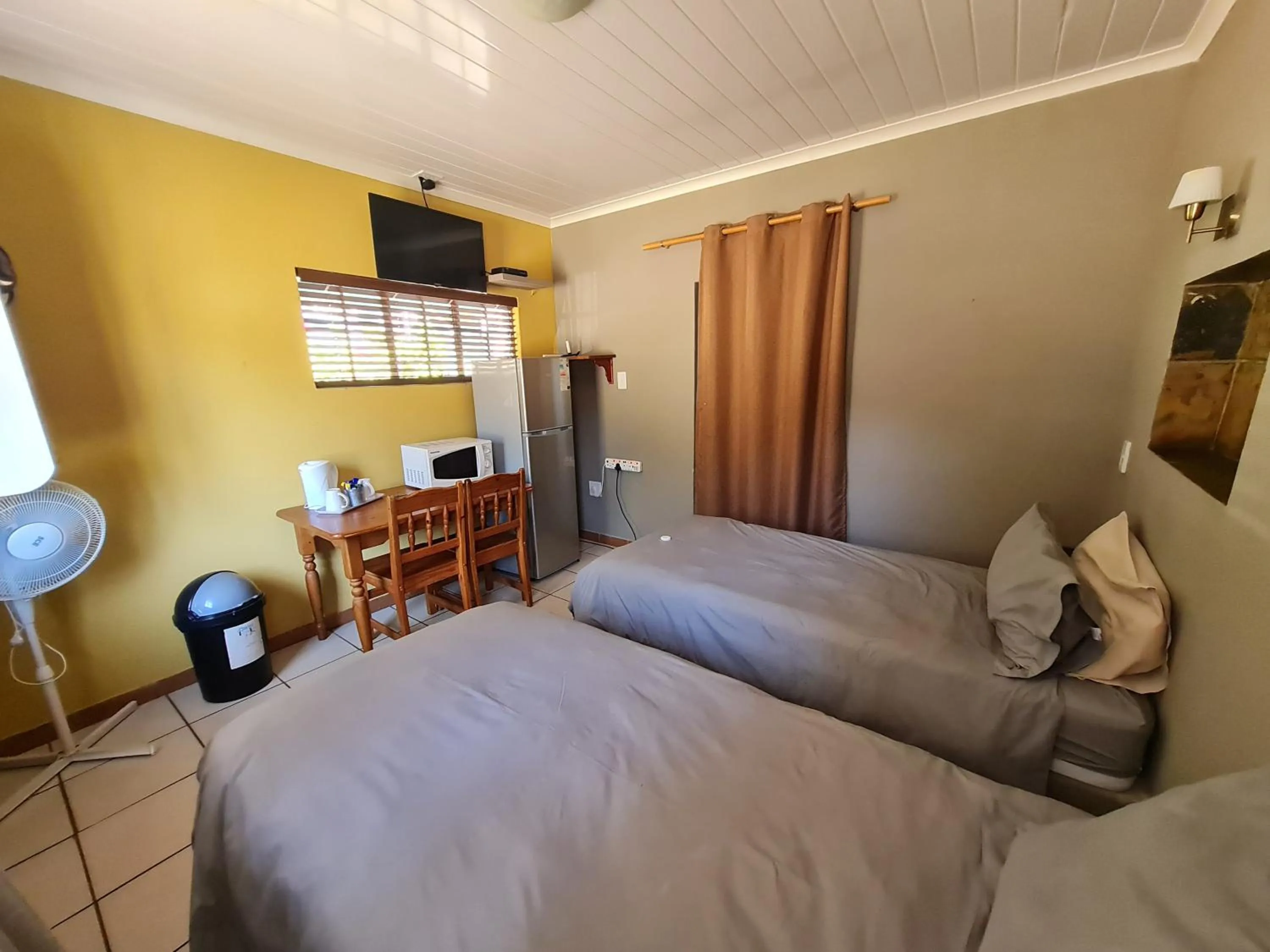 Twin Room in N4 Guest Lodge
