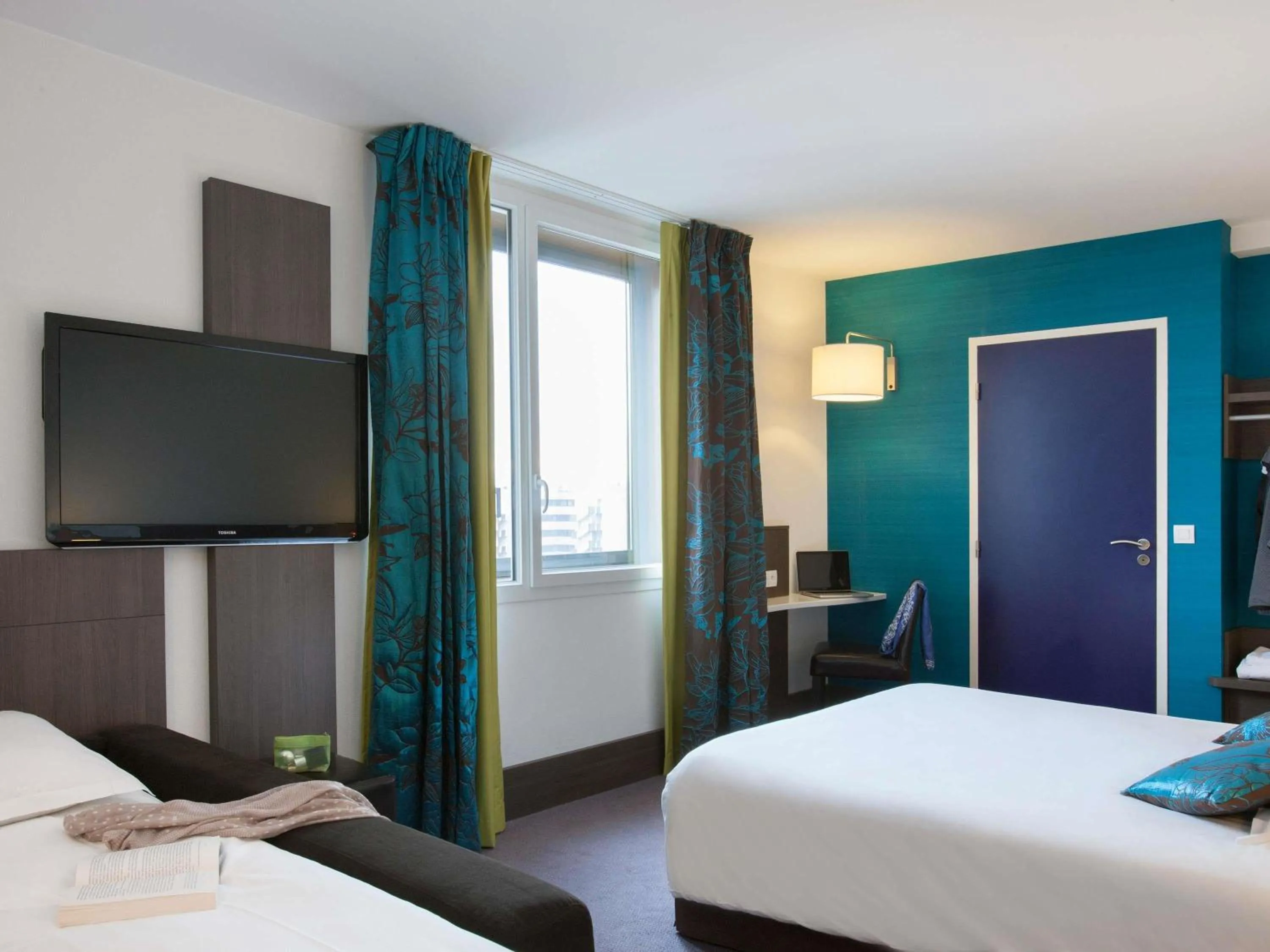 Junior Suite with Queen Bed and Sofa Bed in Ibis Styles Lyon Centre - Gare Part Dieu