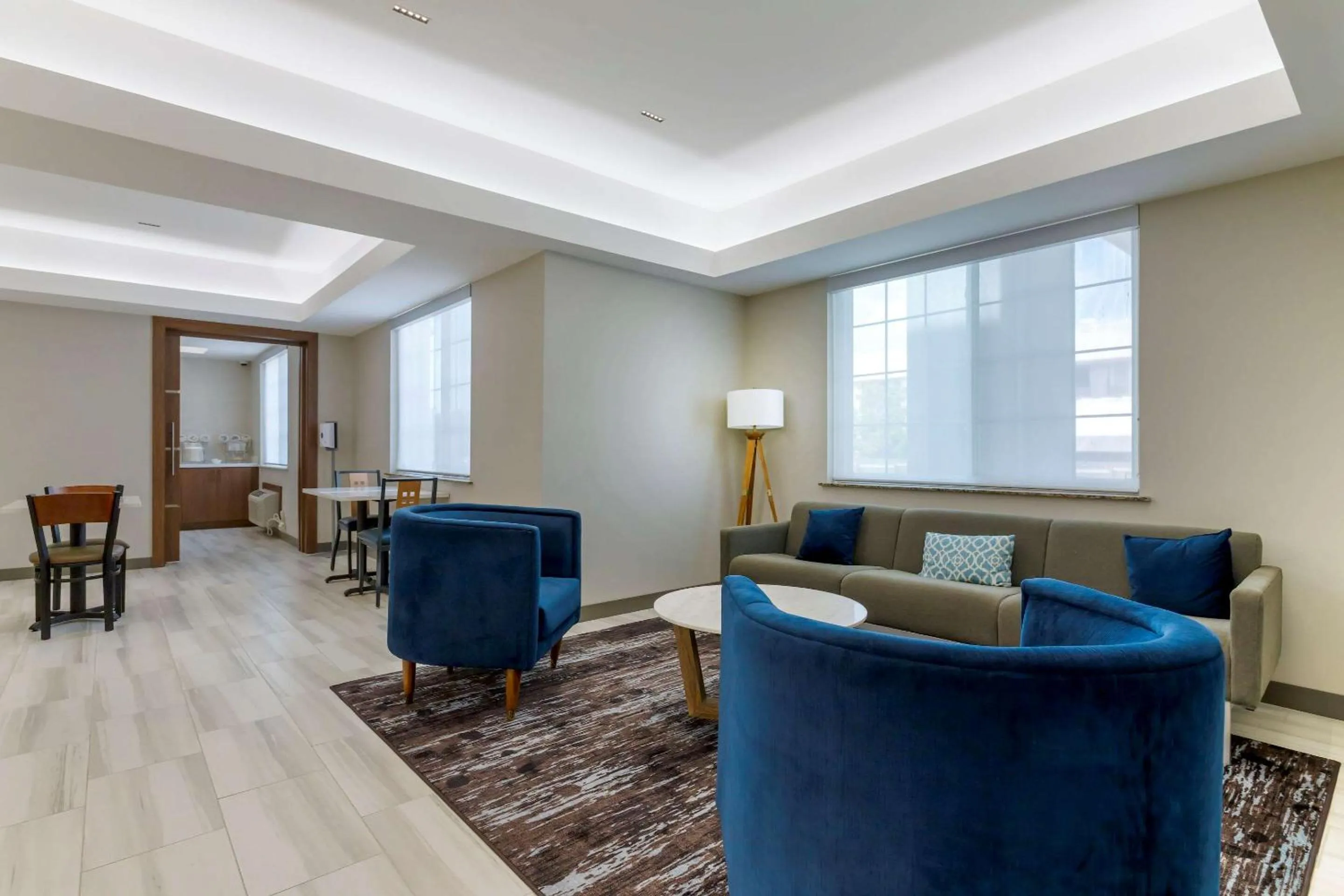 King Room with Roll-In Shower - Accessible/Non Smoking in Comfort Inn & Suites