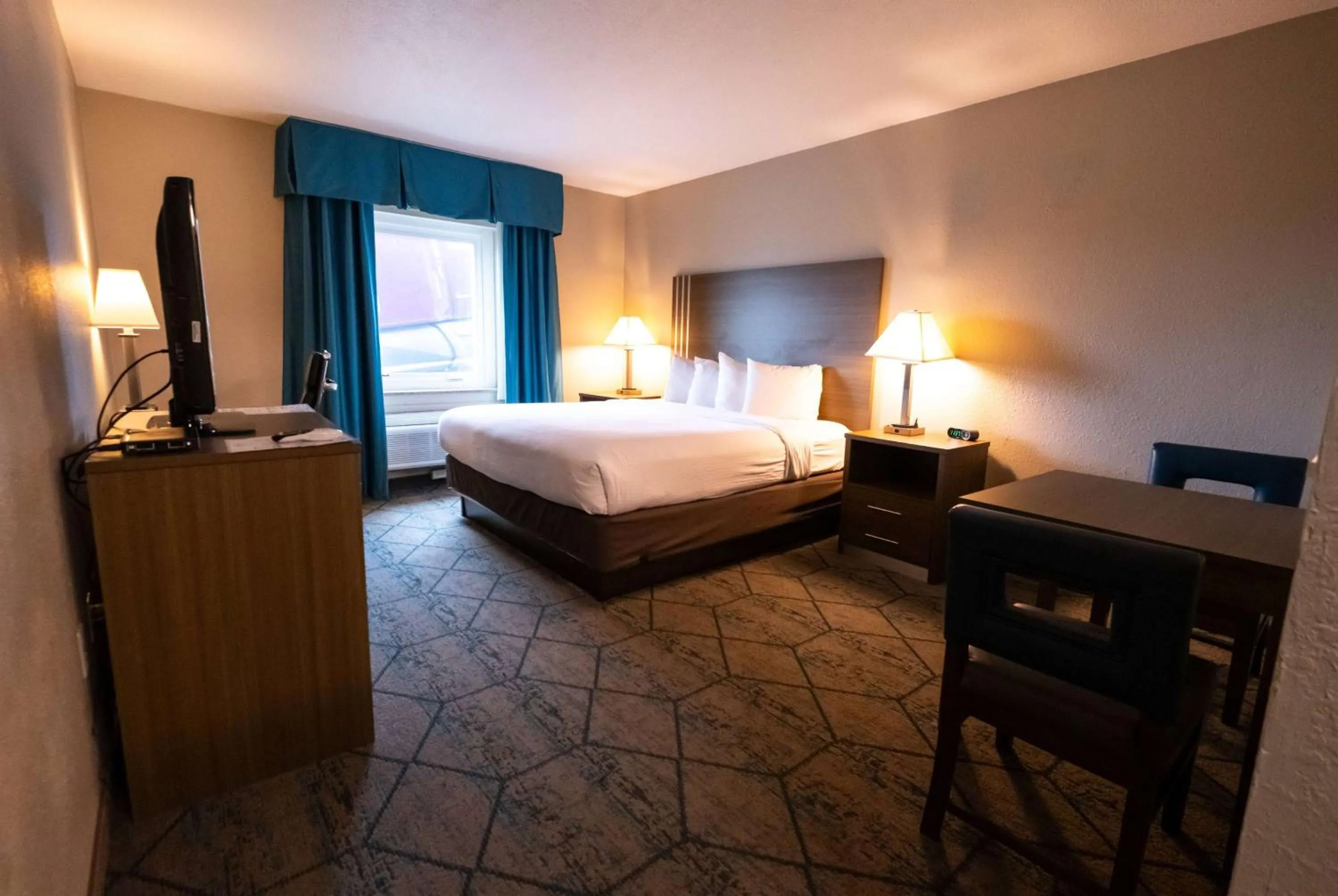 Suite with Two Queen Beds and One King Bed - Non-Smoking in Baymont by Wyndham Effingham