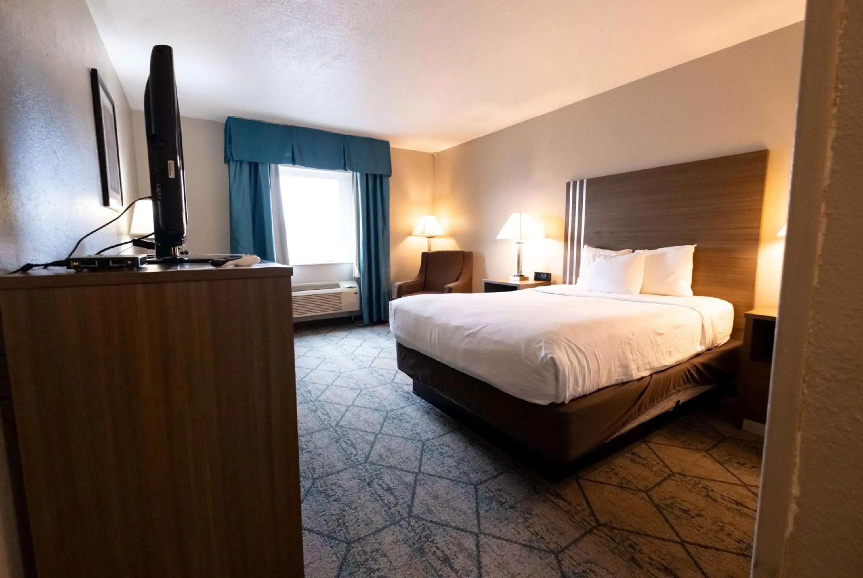 Queen Room - Mobility Access/Non-Smoking in Baymont by Wyndham Effingham