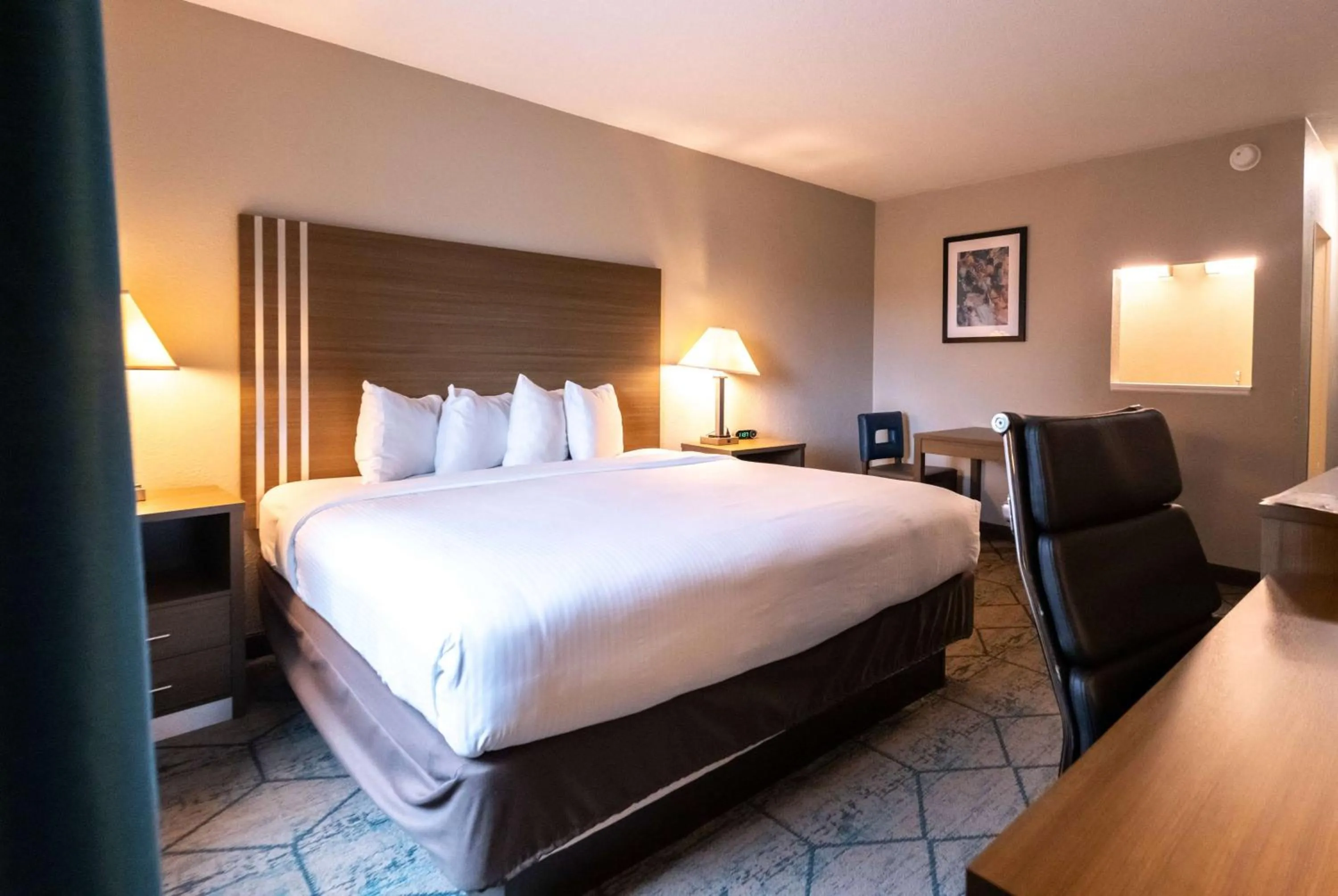 King Room - Non-Smoking in Baymont by Wyndham Effingham