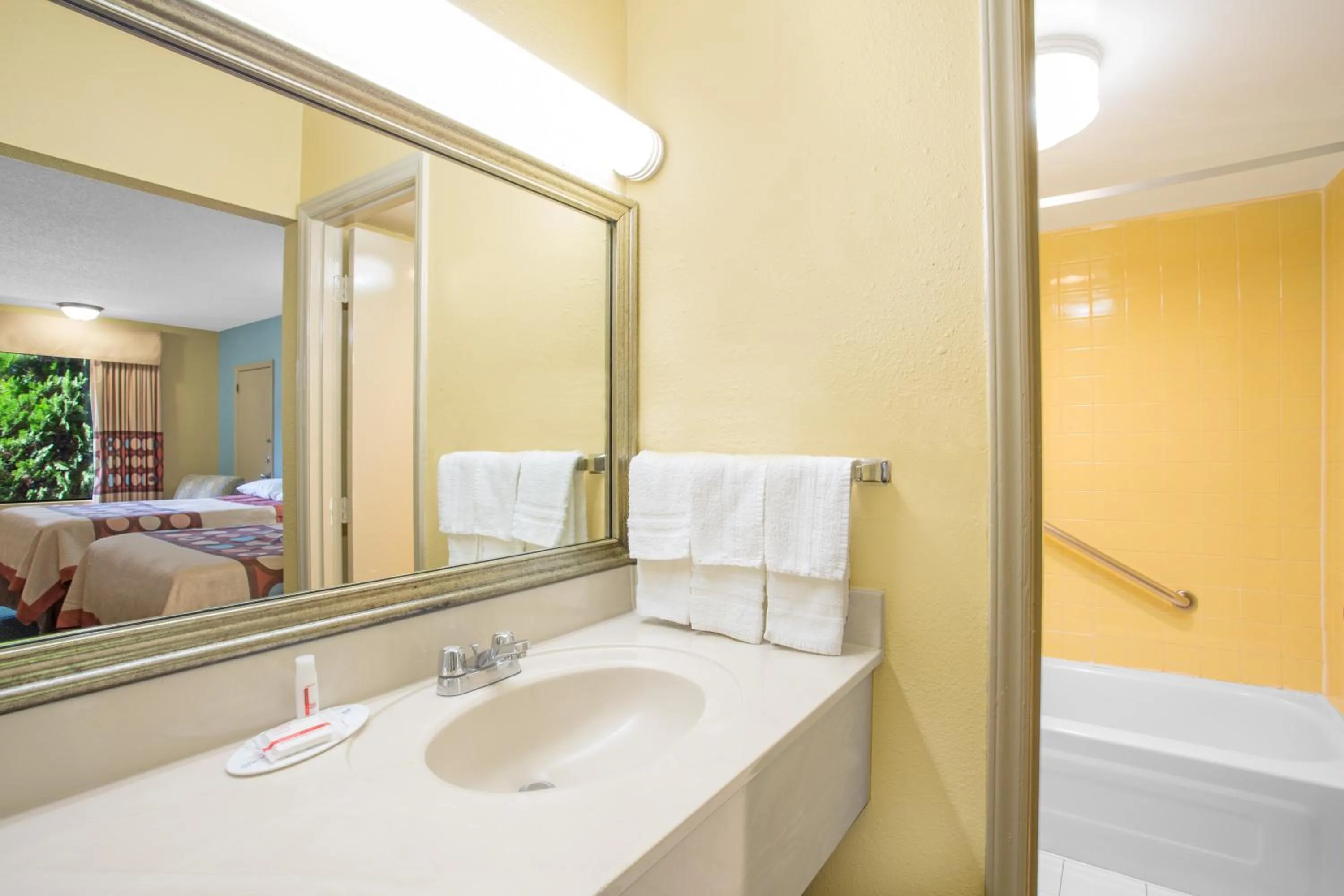 Double Room with Two Double Beds - Smoking in Super 8 by Wyndham Dunn