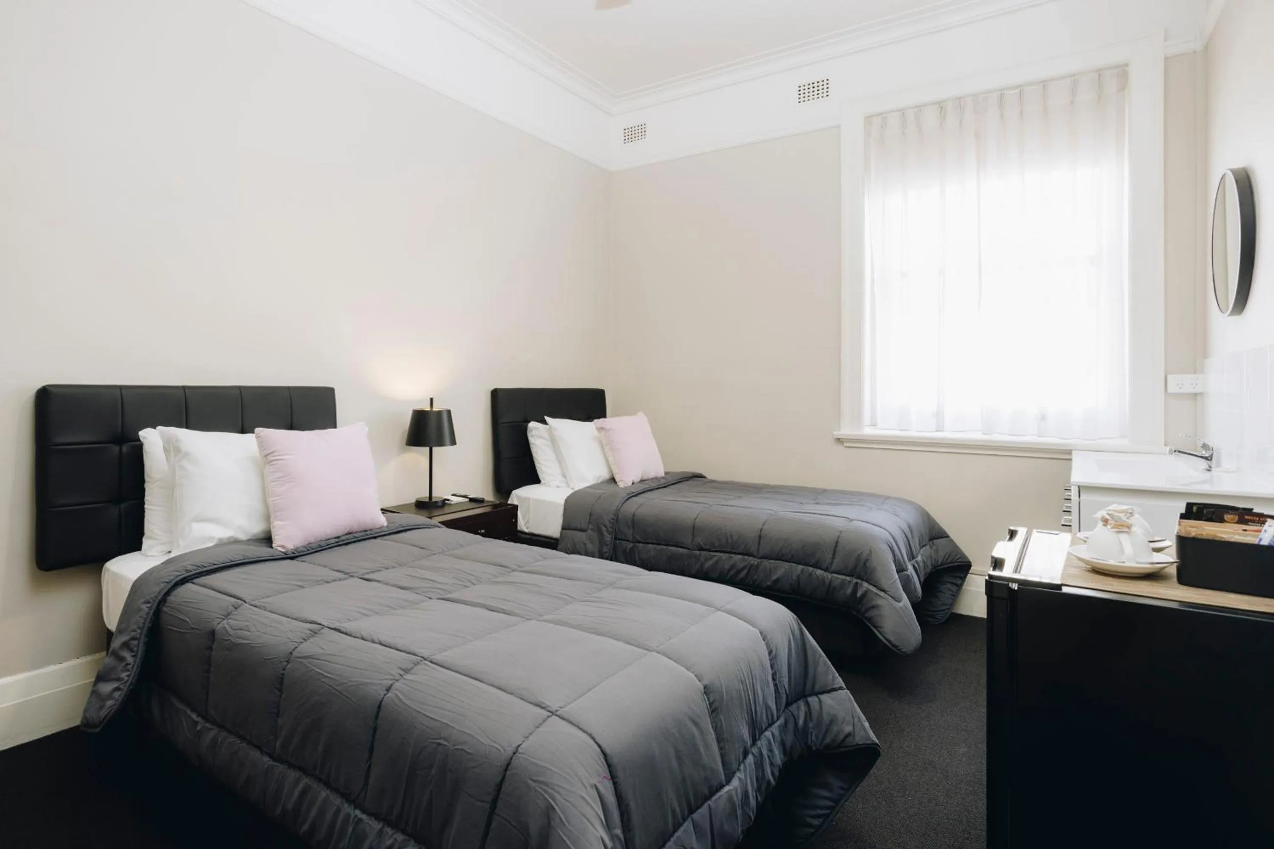 Twin Room with Shared Bathroom in Hotel Gosford