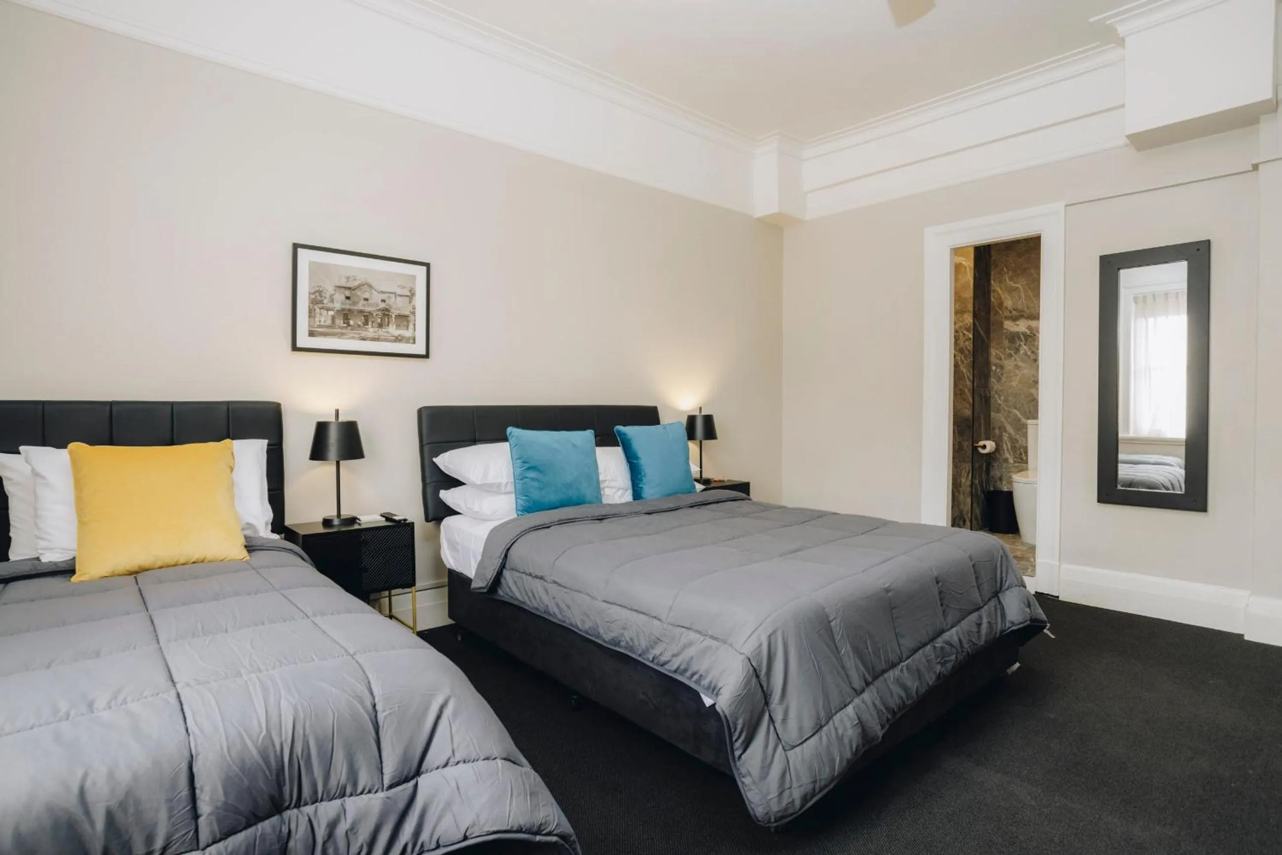 Family Room with Private Bathroom in Hotel Gosford