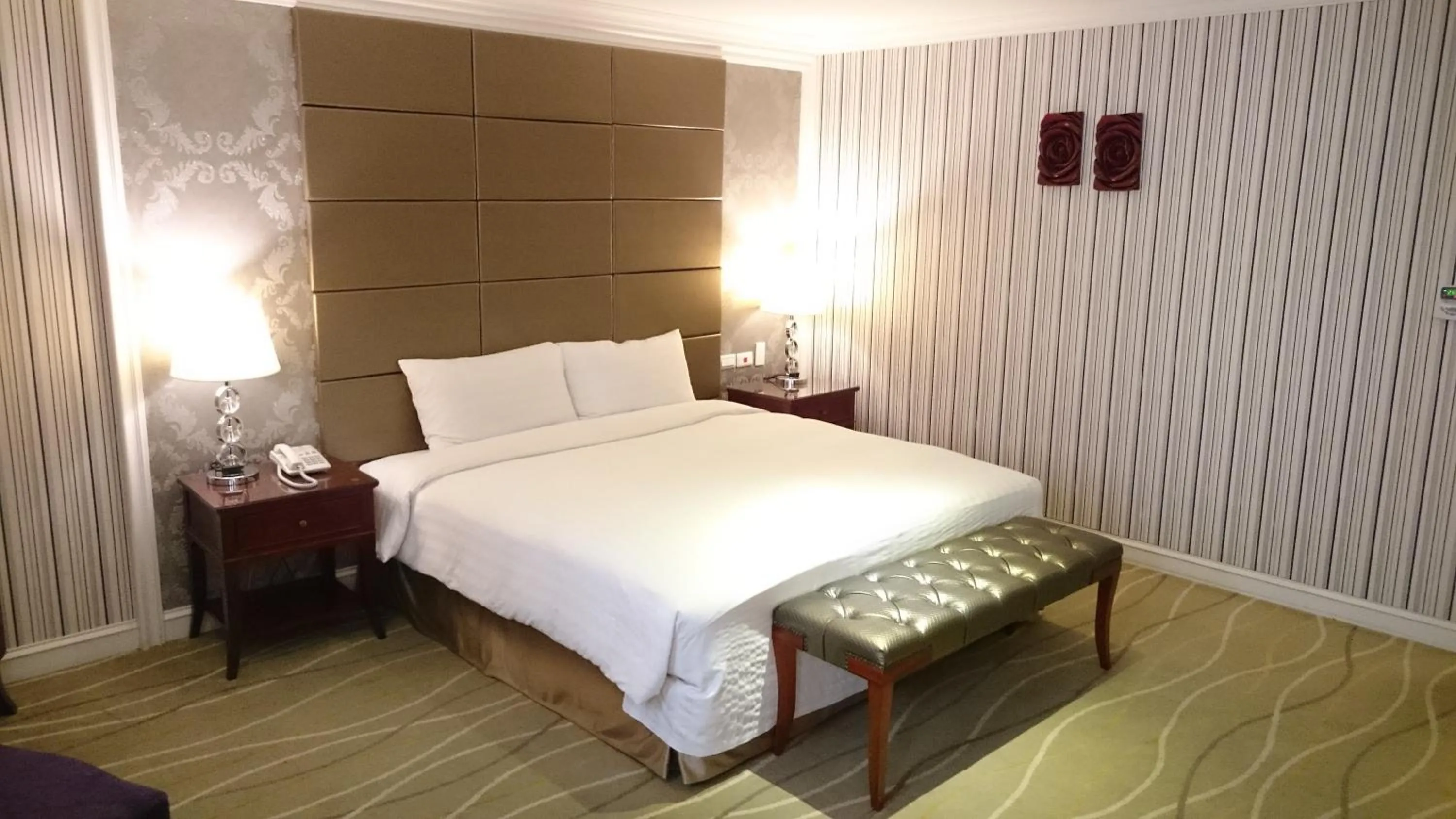 Deluxe Suite in MRT Hotel