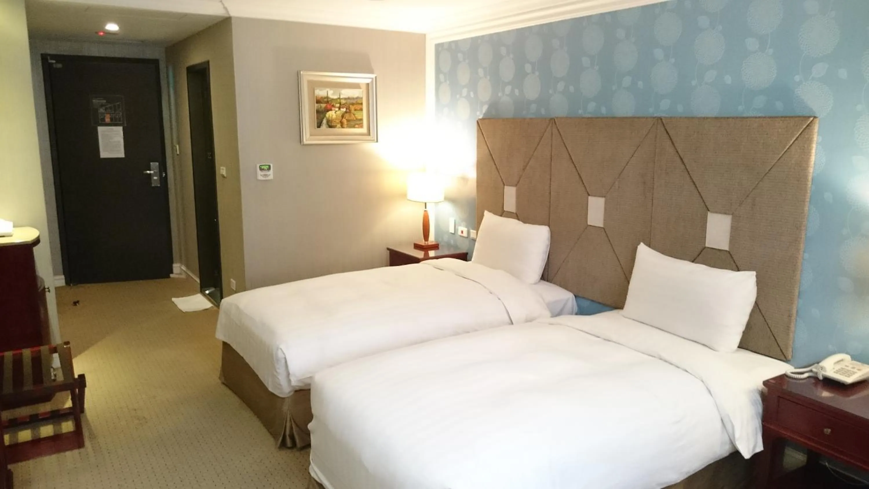 Twin Room in MRT Hotel