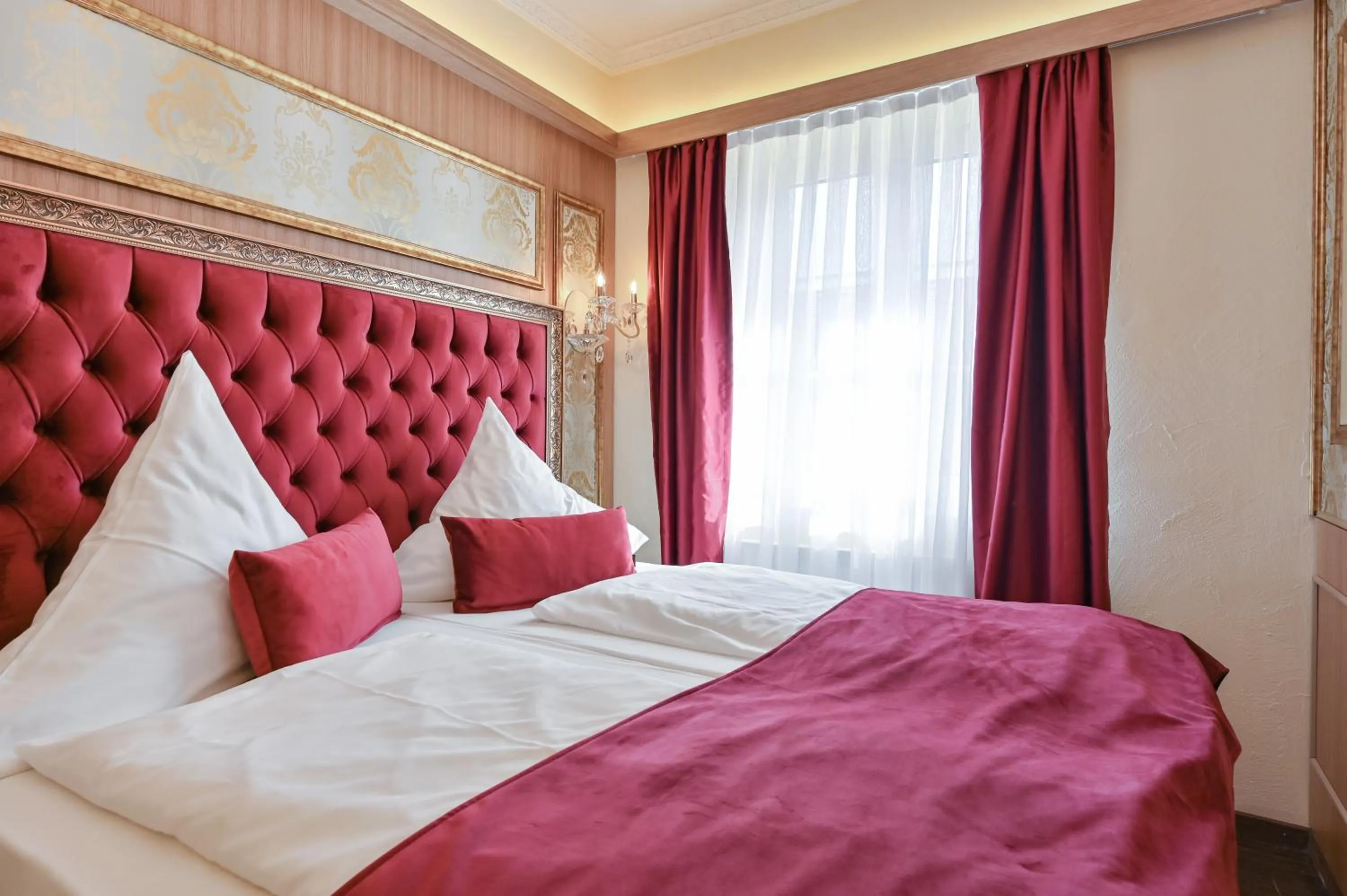 Classic Double Room - single occupancy in Hotel Ludwigs