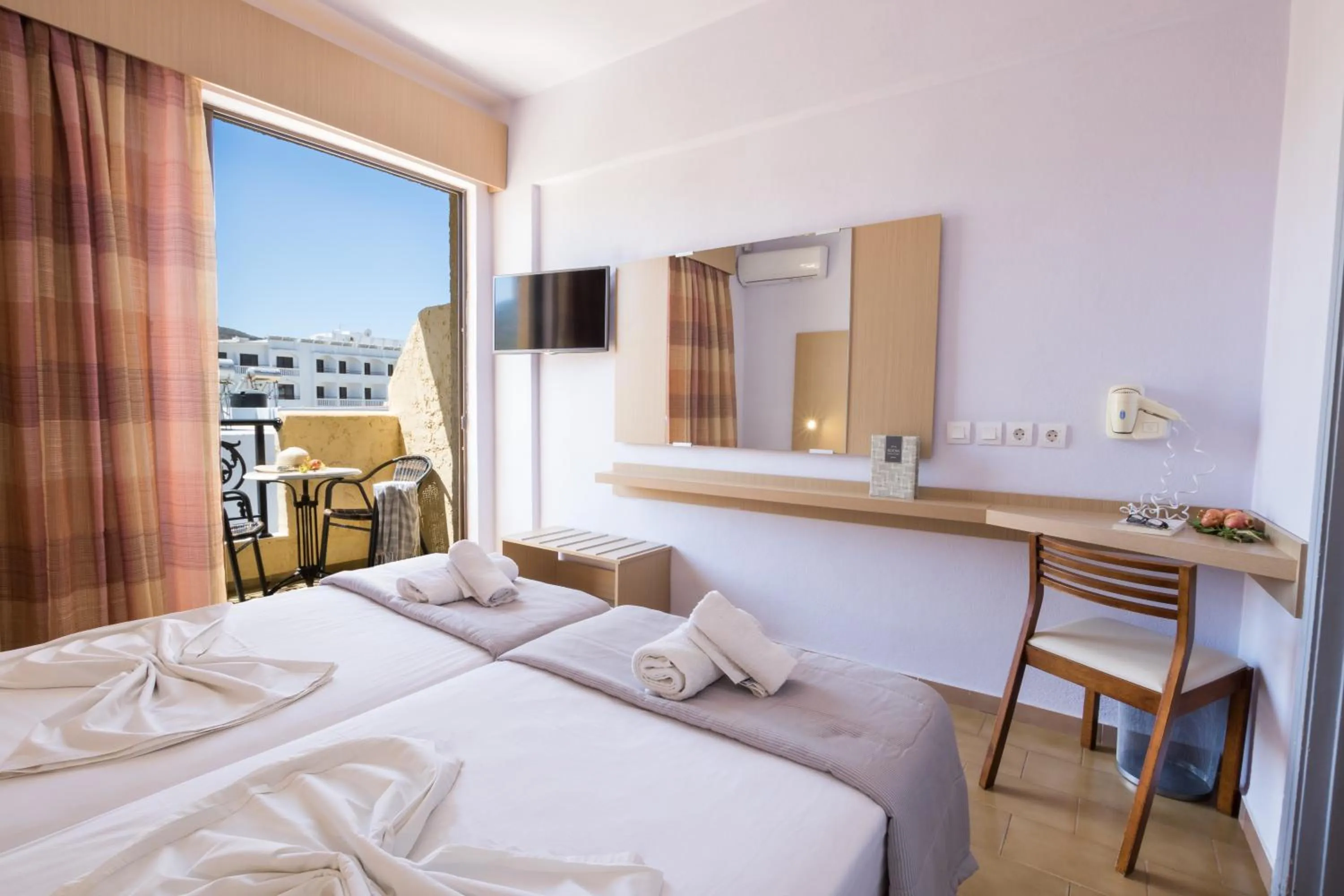 Standard Twin Room in Atlantis Hotel