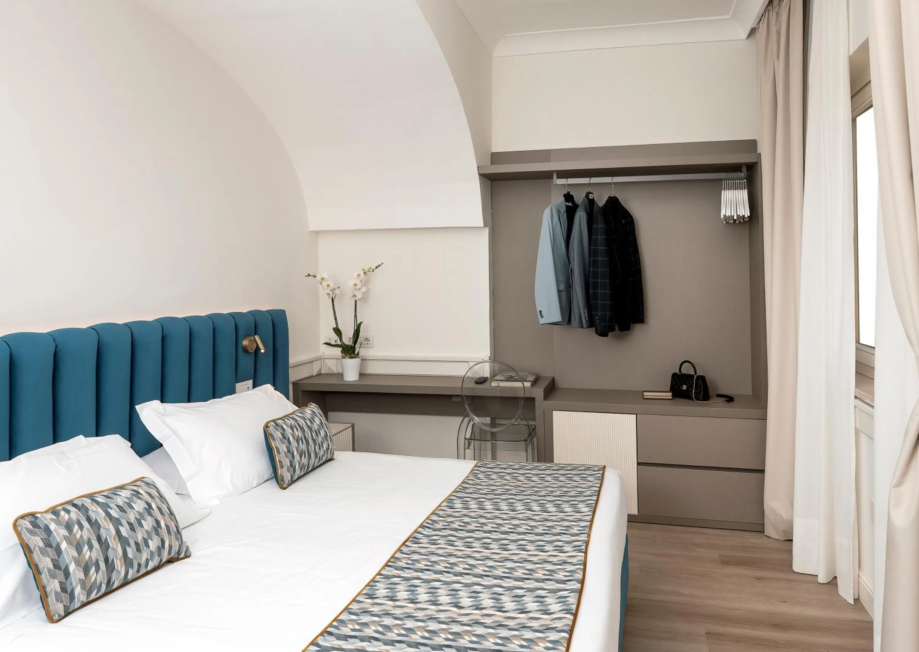 Suite with Spa Bath - Partial Sea view in Hotel Michelangelo