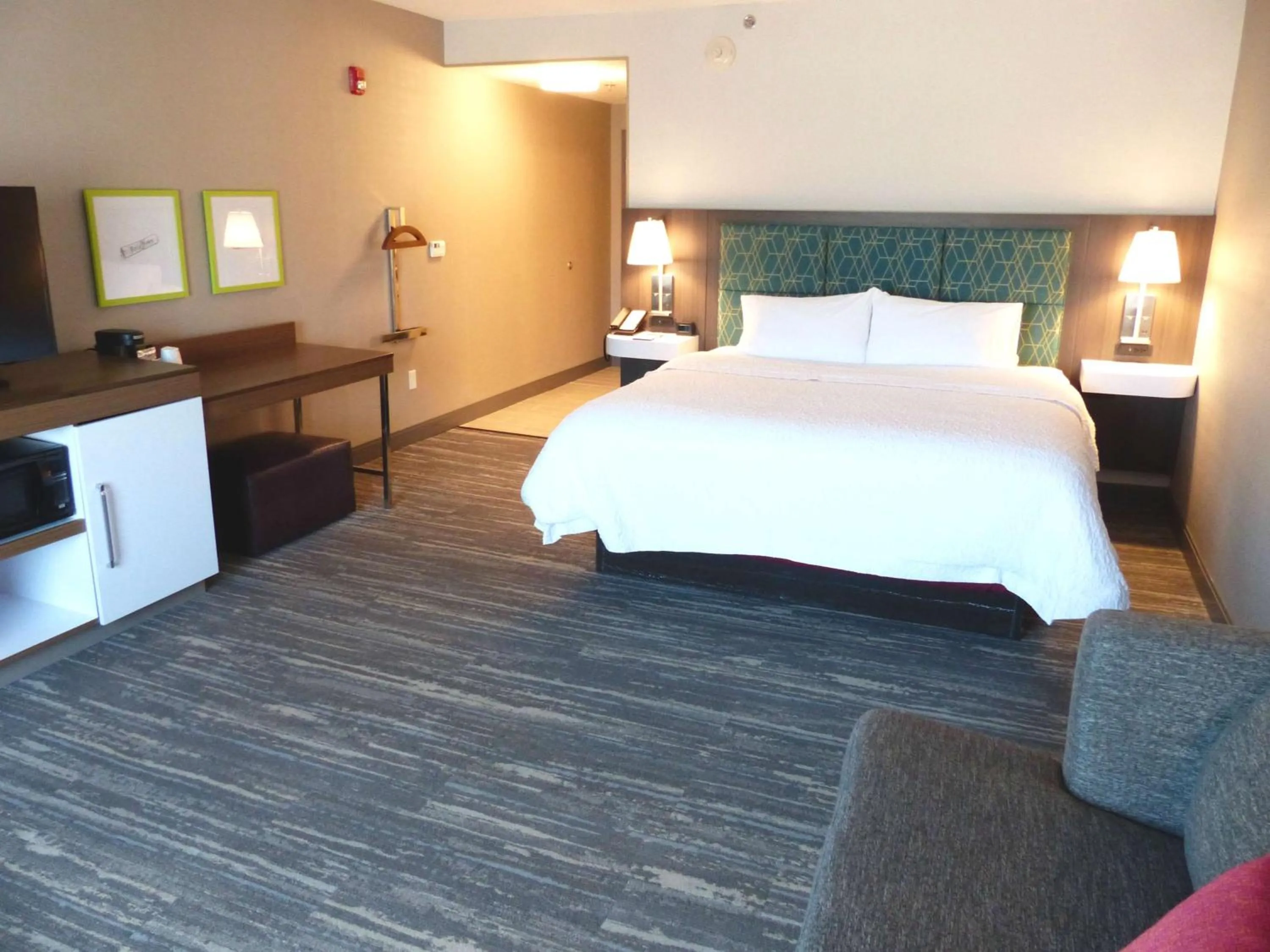 King Room - Non-Smoking in Hampton Inn By Hilton Paramus