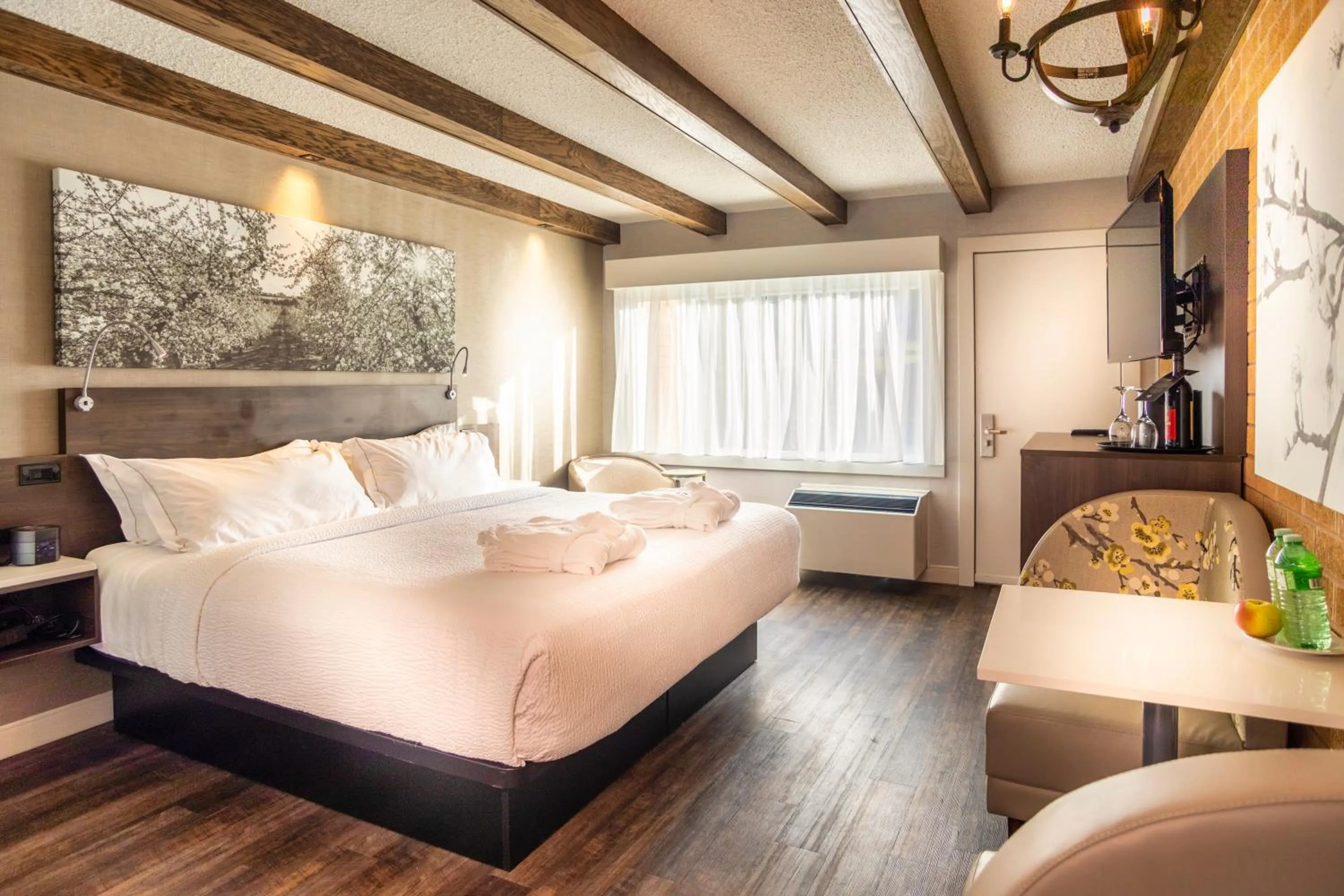 Standard King Room in Old Orchard Inn