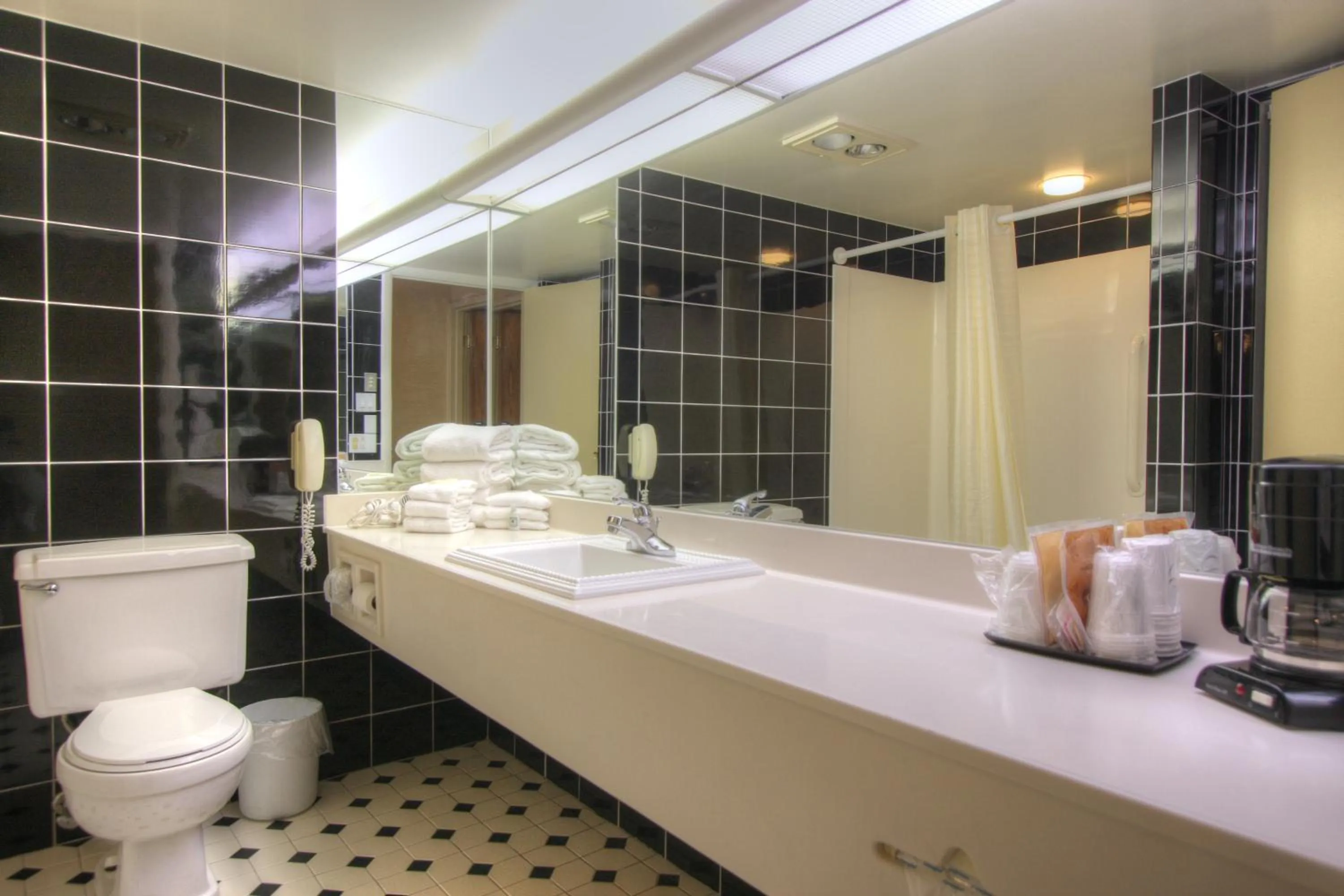 Deluxe Queen Room with Two Queen Beds in Toftrees Golf Resort